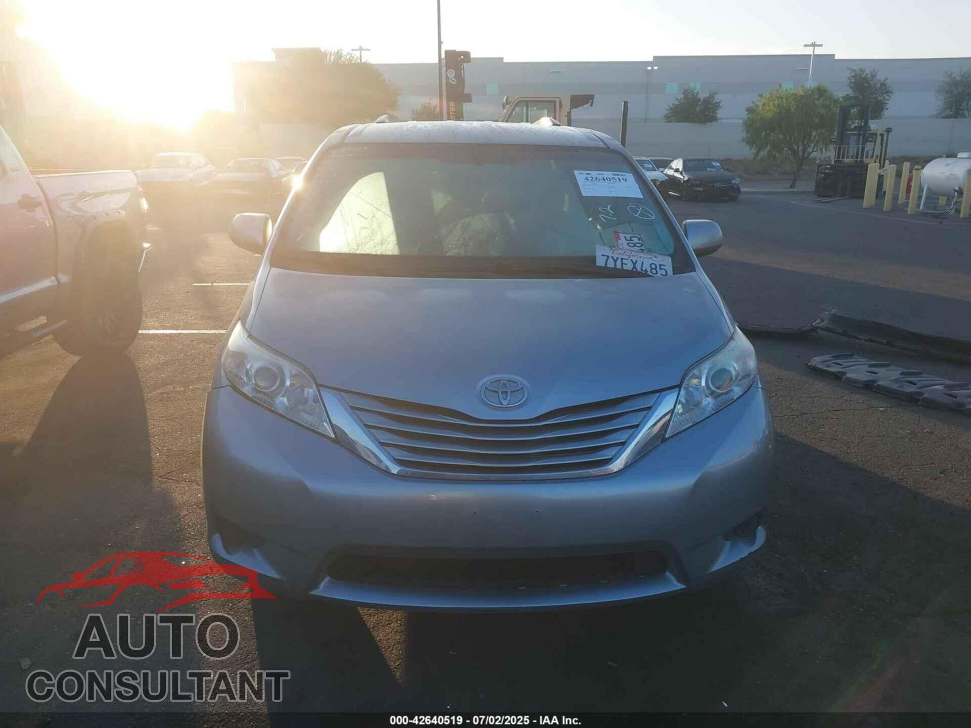 TOYOTA SIENNA 2017 - 5TDKZ3DC2HS856414