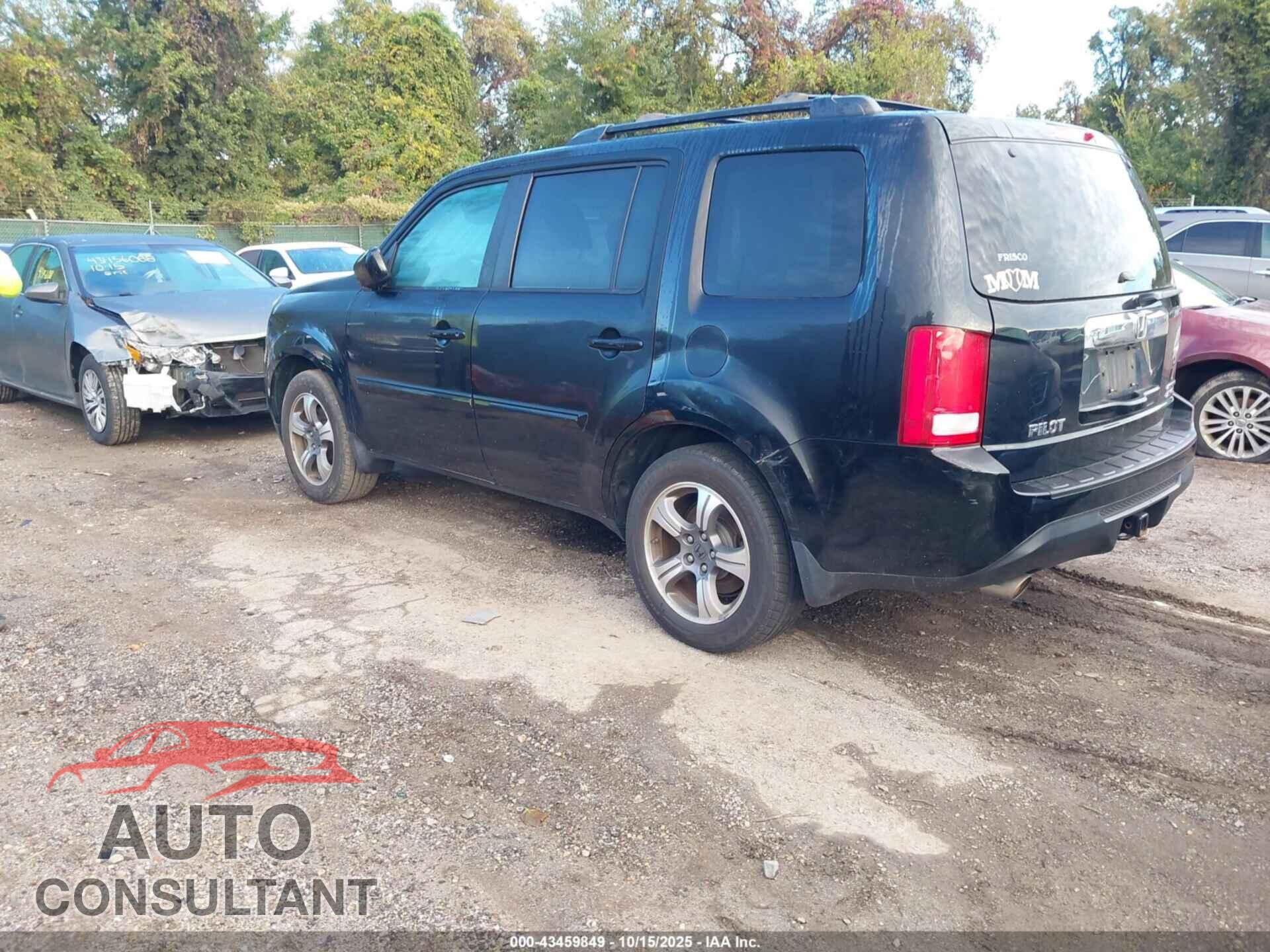 HONDA PILOT 2015 - 5FNYF4H3XFB078240