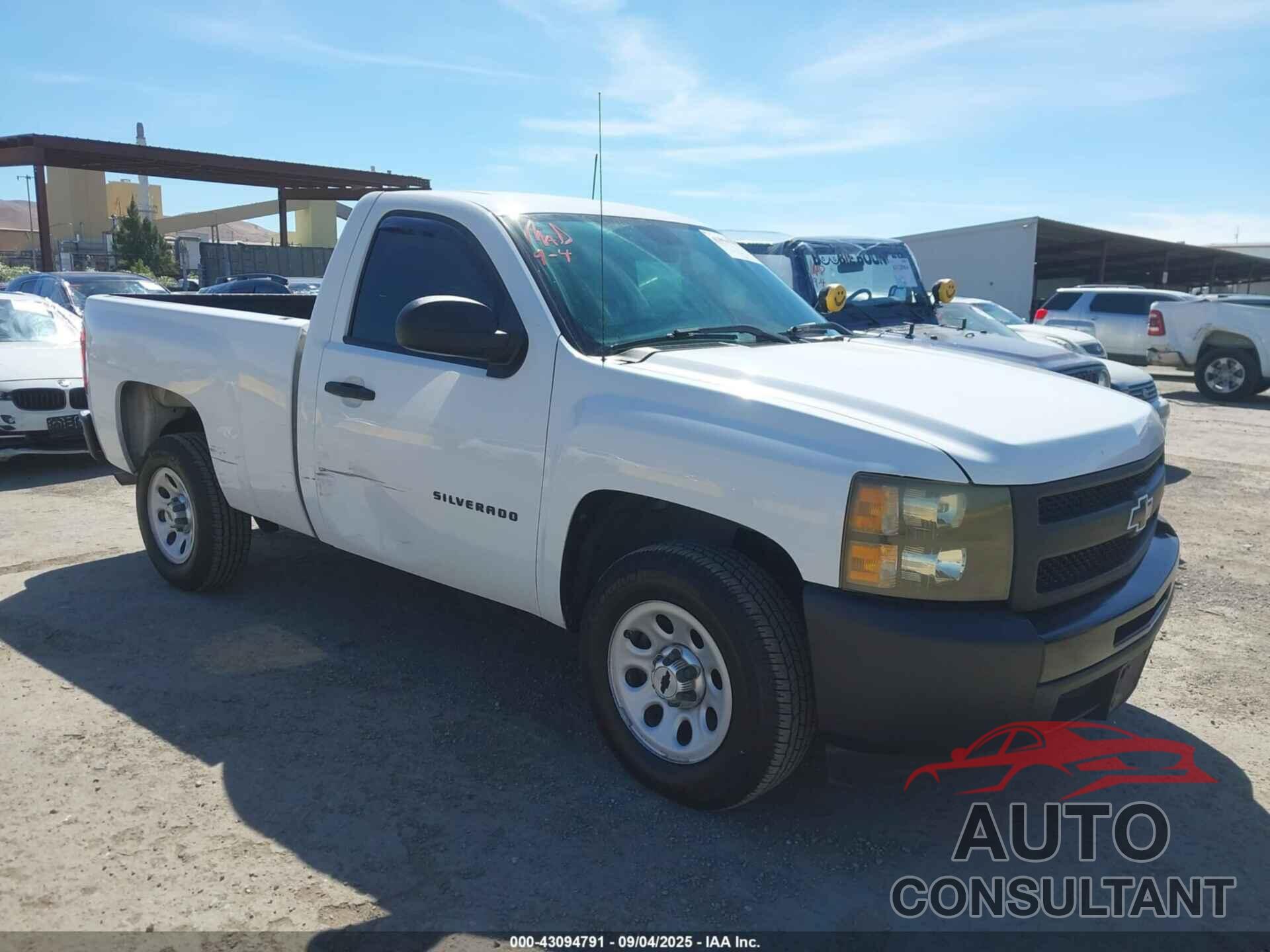 CHEVROLET SILVERADO 1500 2011 - 1GCNCPEA8BZ305154