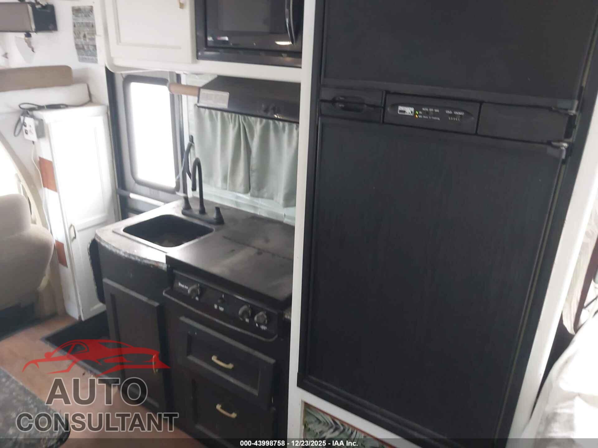 FORD E-350 CUTAWAY 2010 - 1FDWE3FS7ADA96334