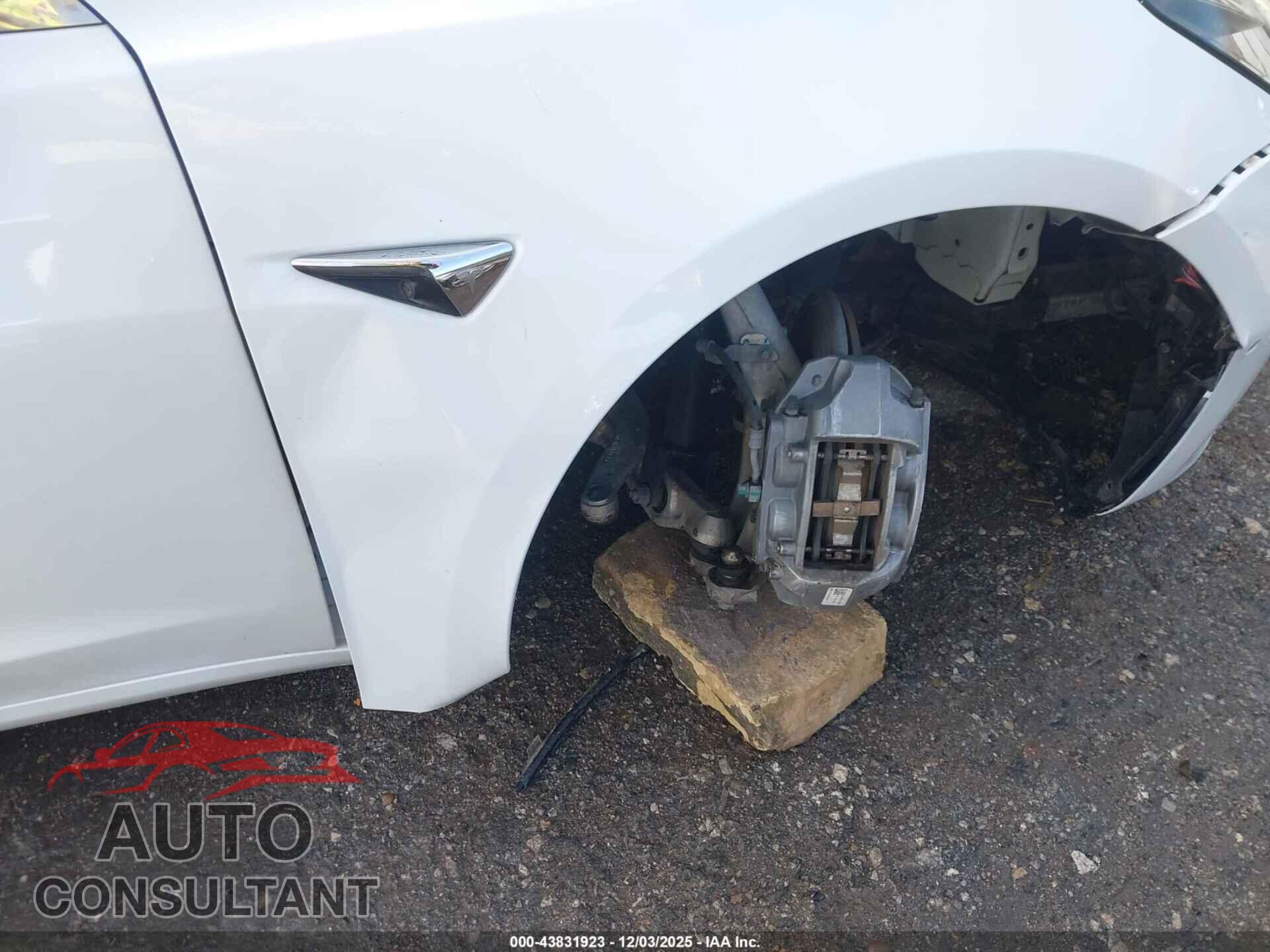 TESLA MODEL 3 2018 - 5YJ3E1EA3JF003807