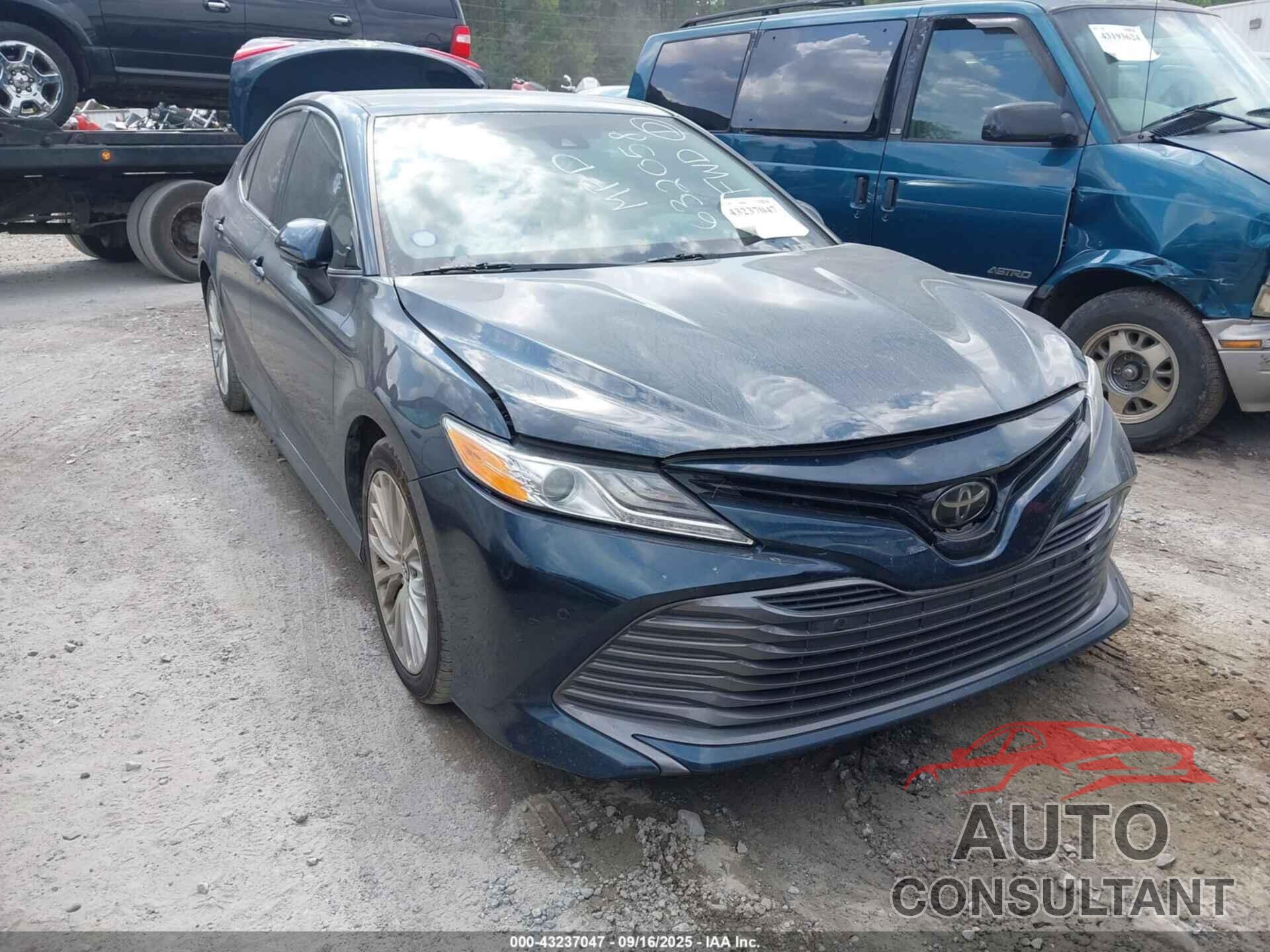 TOYOTA CAMRY 2018 - 4T1B11HK1JU632058