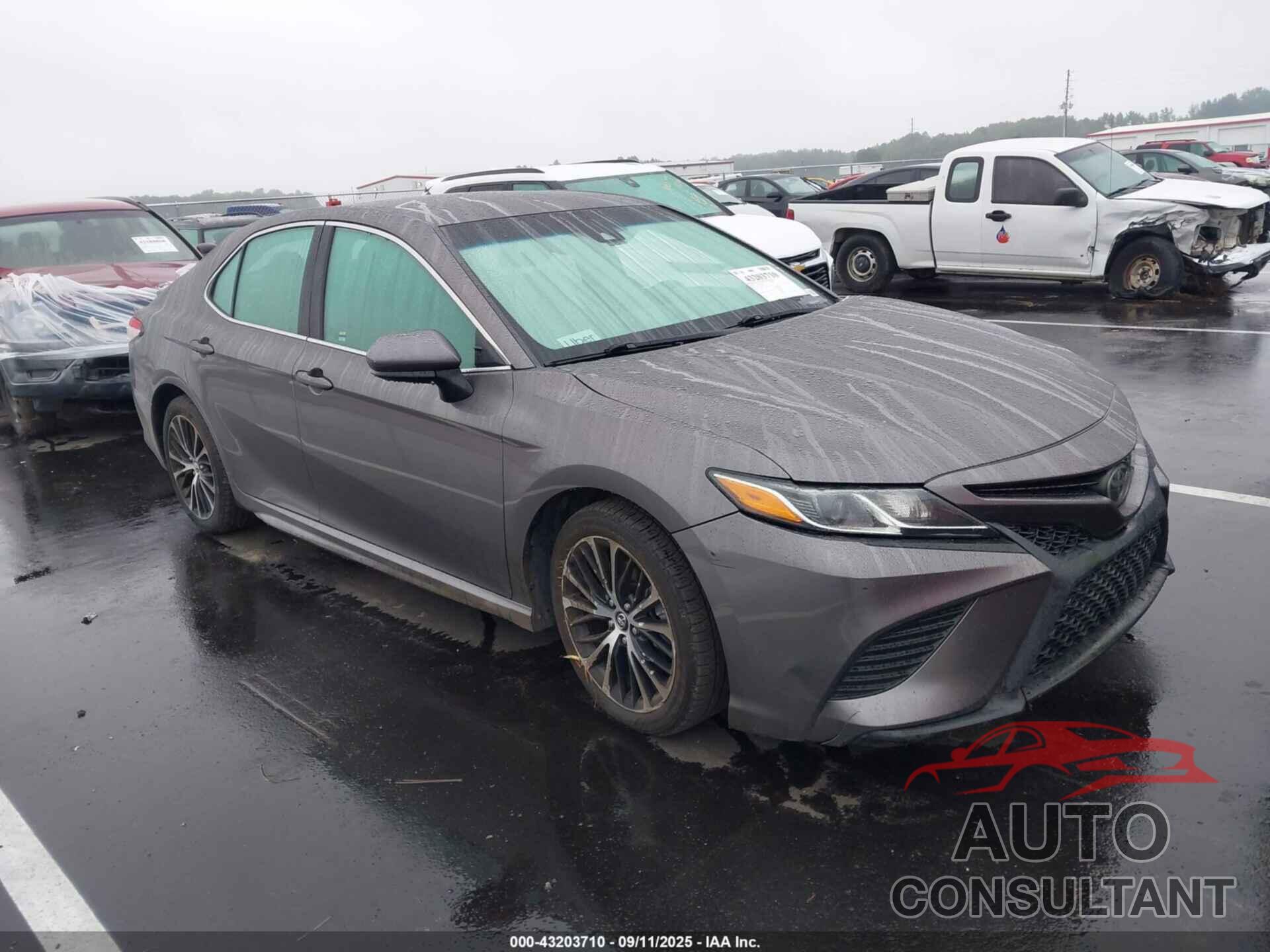 TOYOTA CAMRY 2018 - 4T1B11HK5JU082931