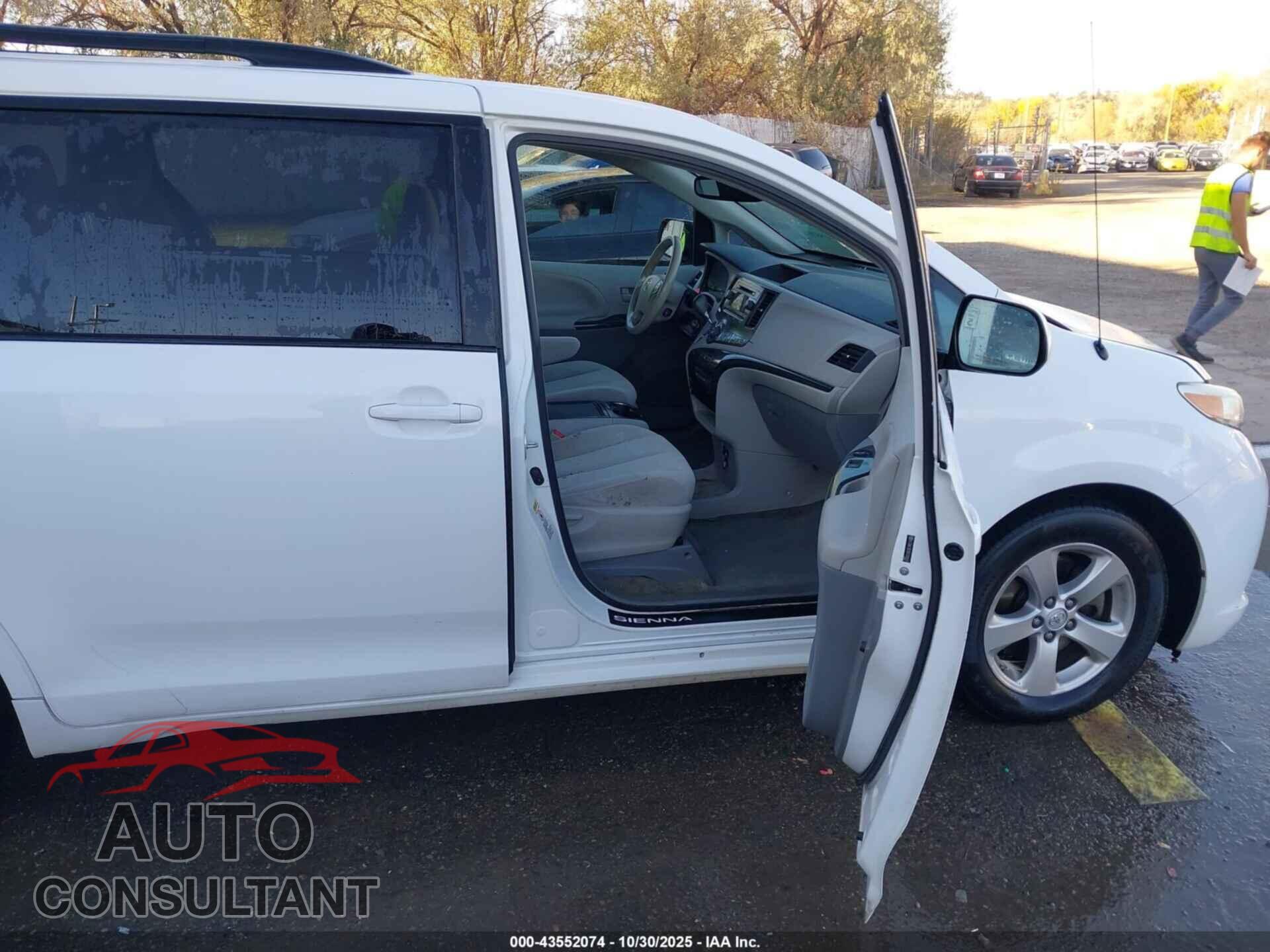 TOYOTA SIENNA 2013 - 5TDKK3DC8DS304026