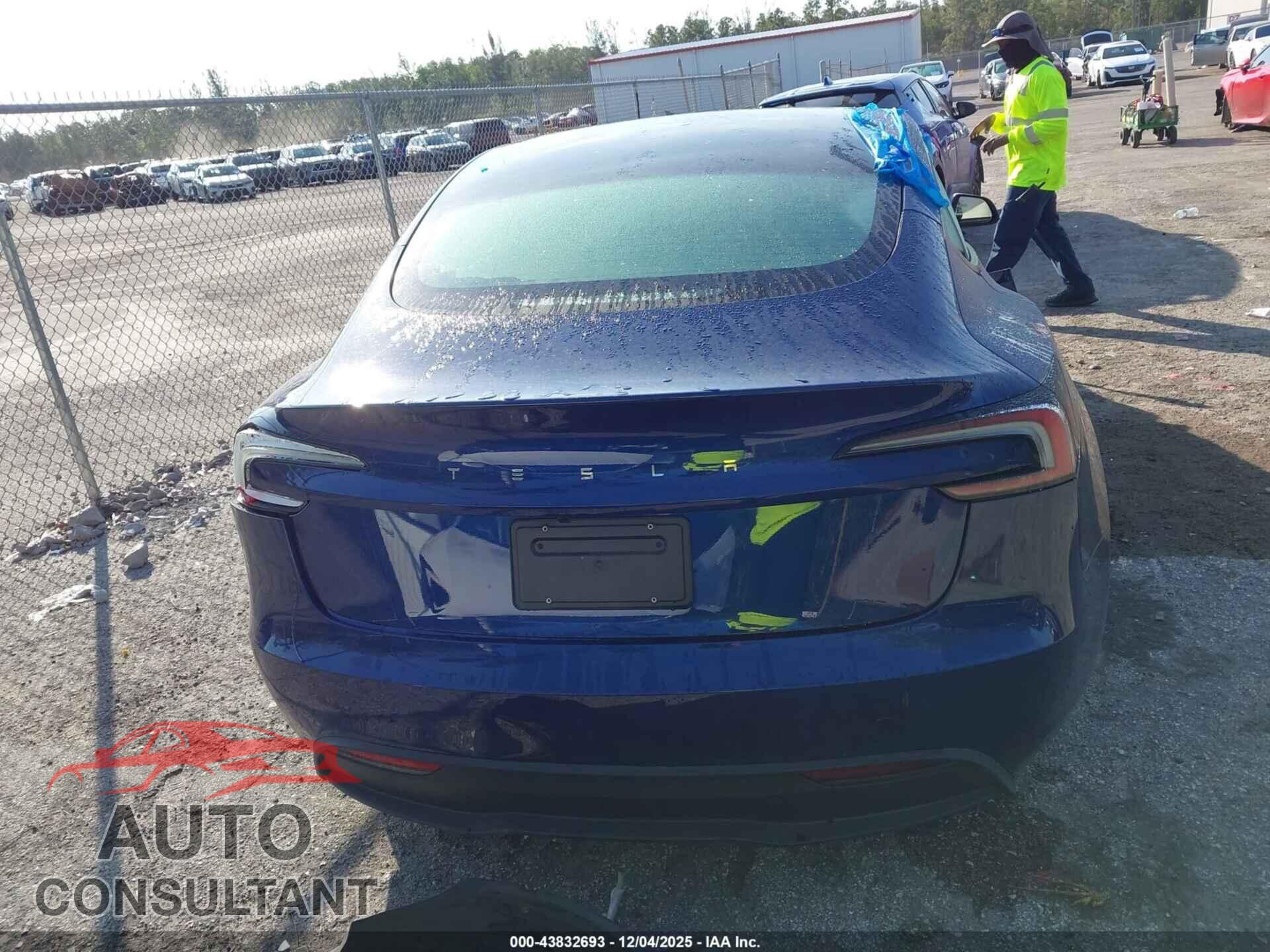 TESLA MODEL 3 2025 - 5YJ3E1EA4SF981055