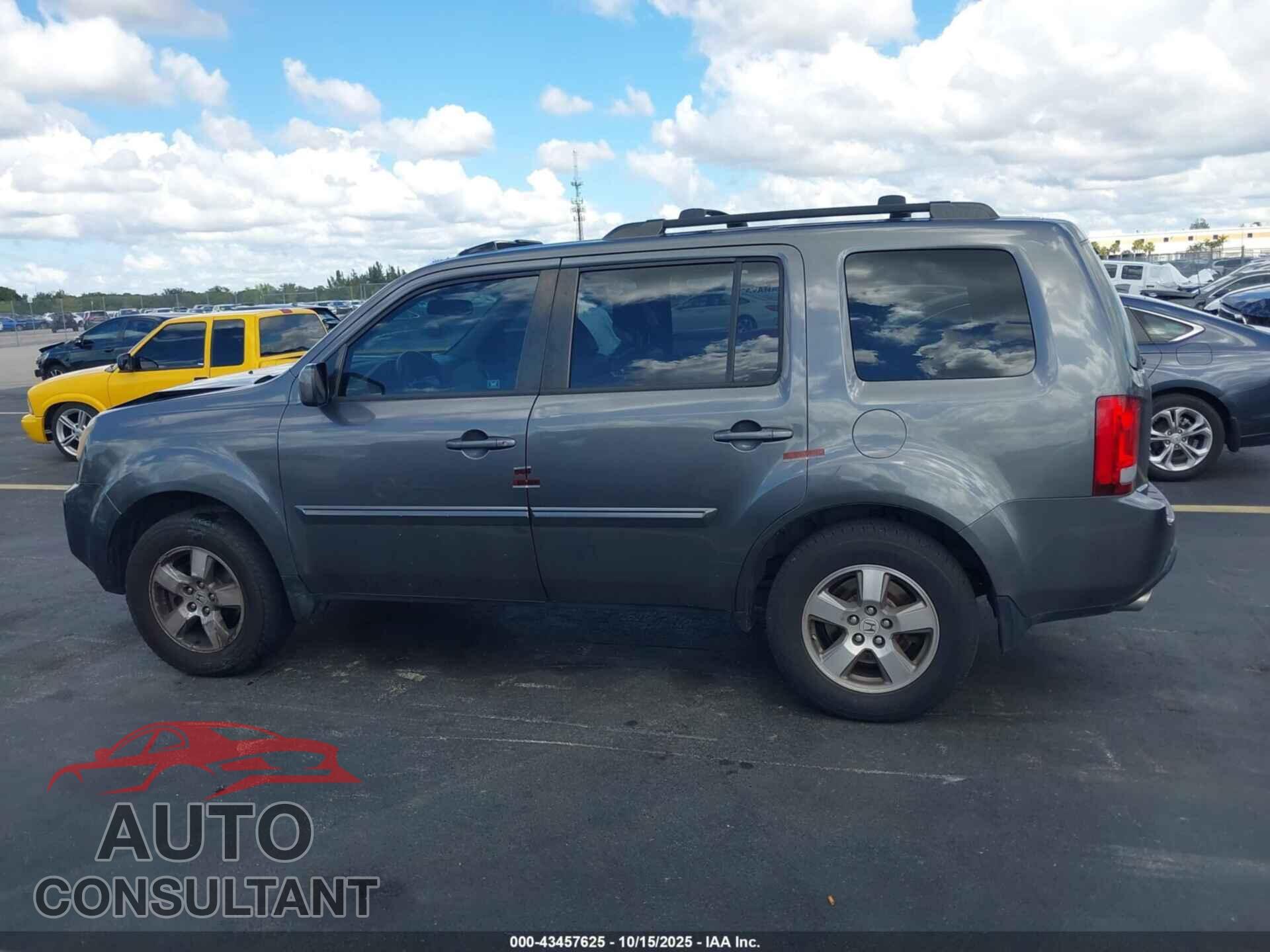 HONDA PILOT 2011 - 5FNYF3H77BB012672