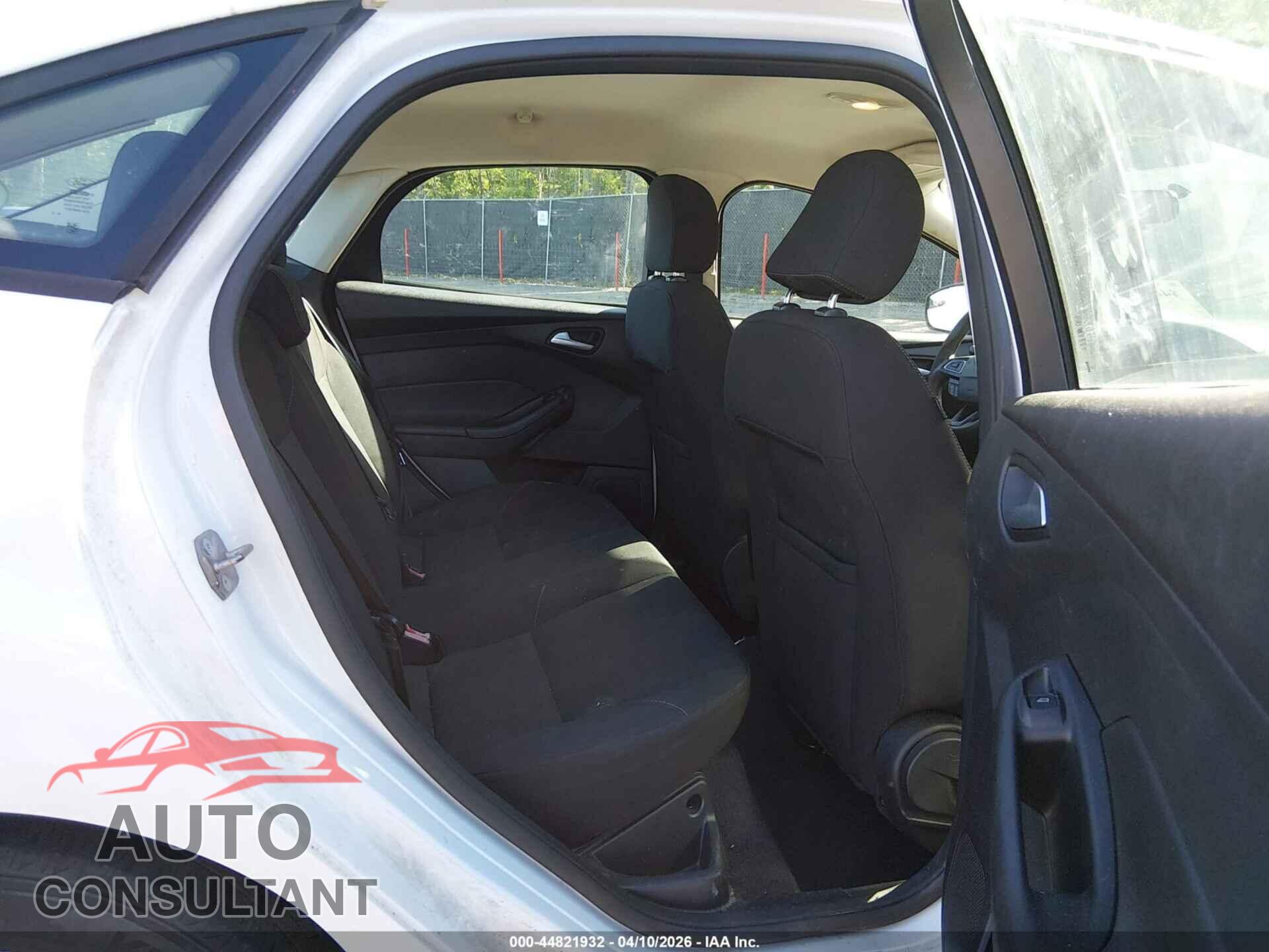 FORD FOCUS 2015 - 1FADP3F20FL250357