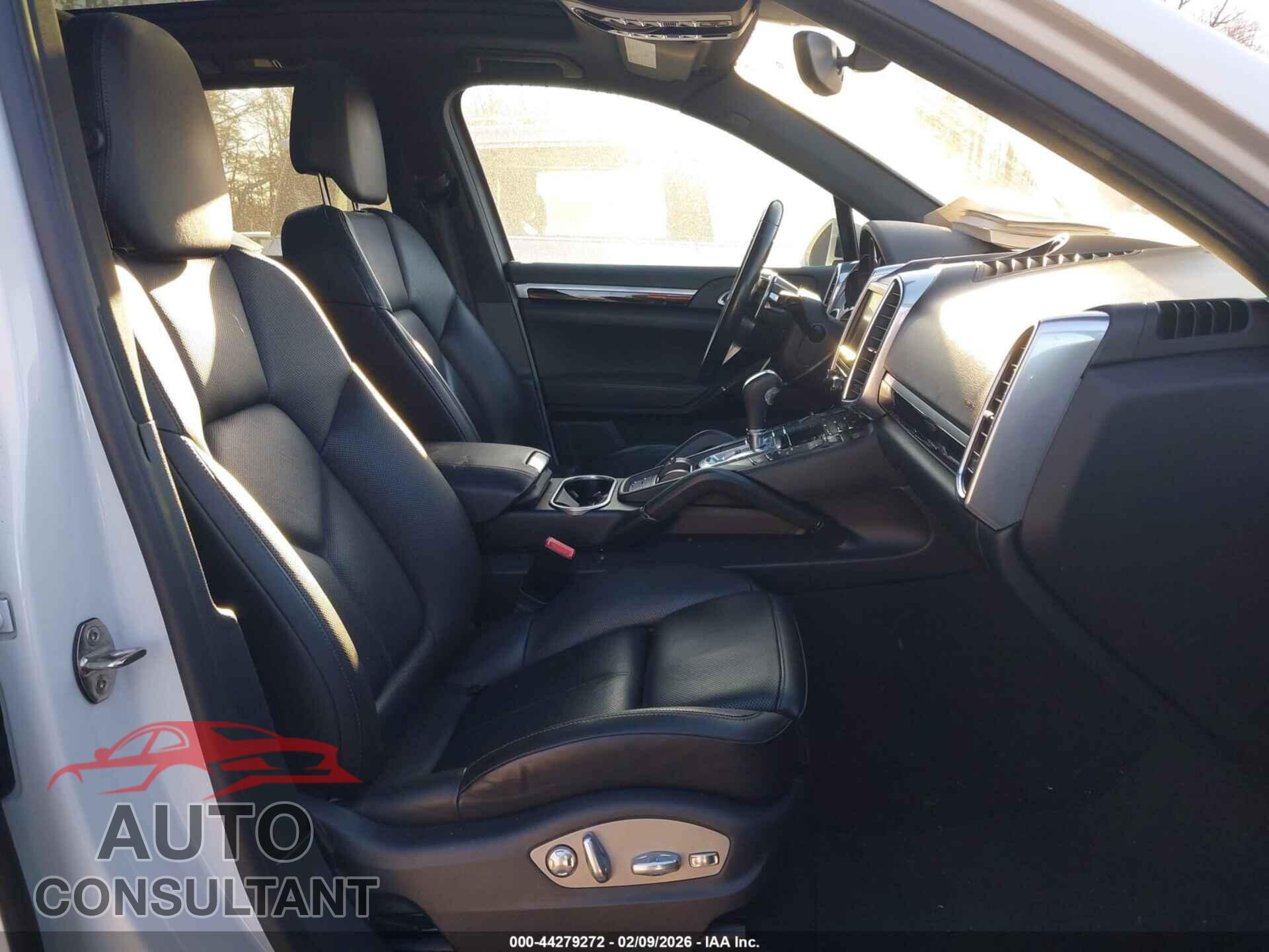 PORSCHE CAYENNE 2016 - WP1AA2A23GKA10810