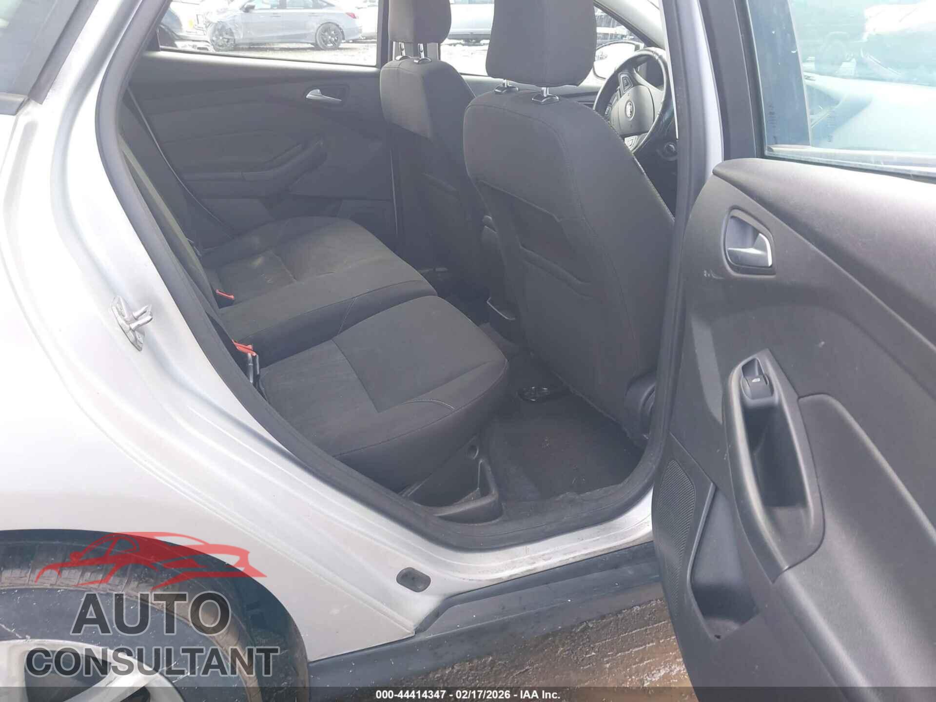 FORD FOCUS 2017 - 1FADP3K26HL227450