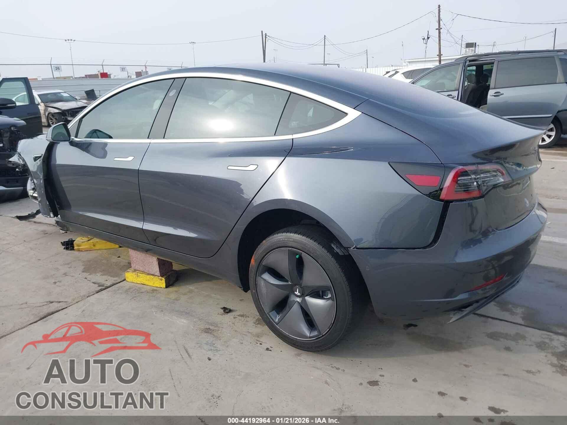 TESLA MODEL 3 2018 - 5YJ3E1EA8JF040075