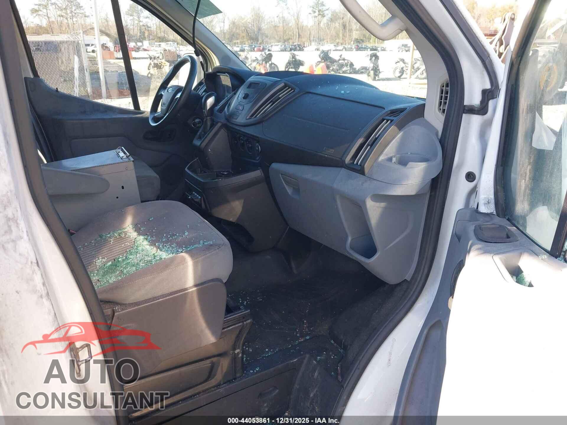 FORD TRANSIT-150 2017 - 1FTYE2YM1HKB54739