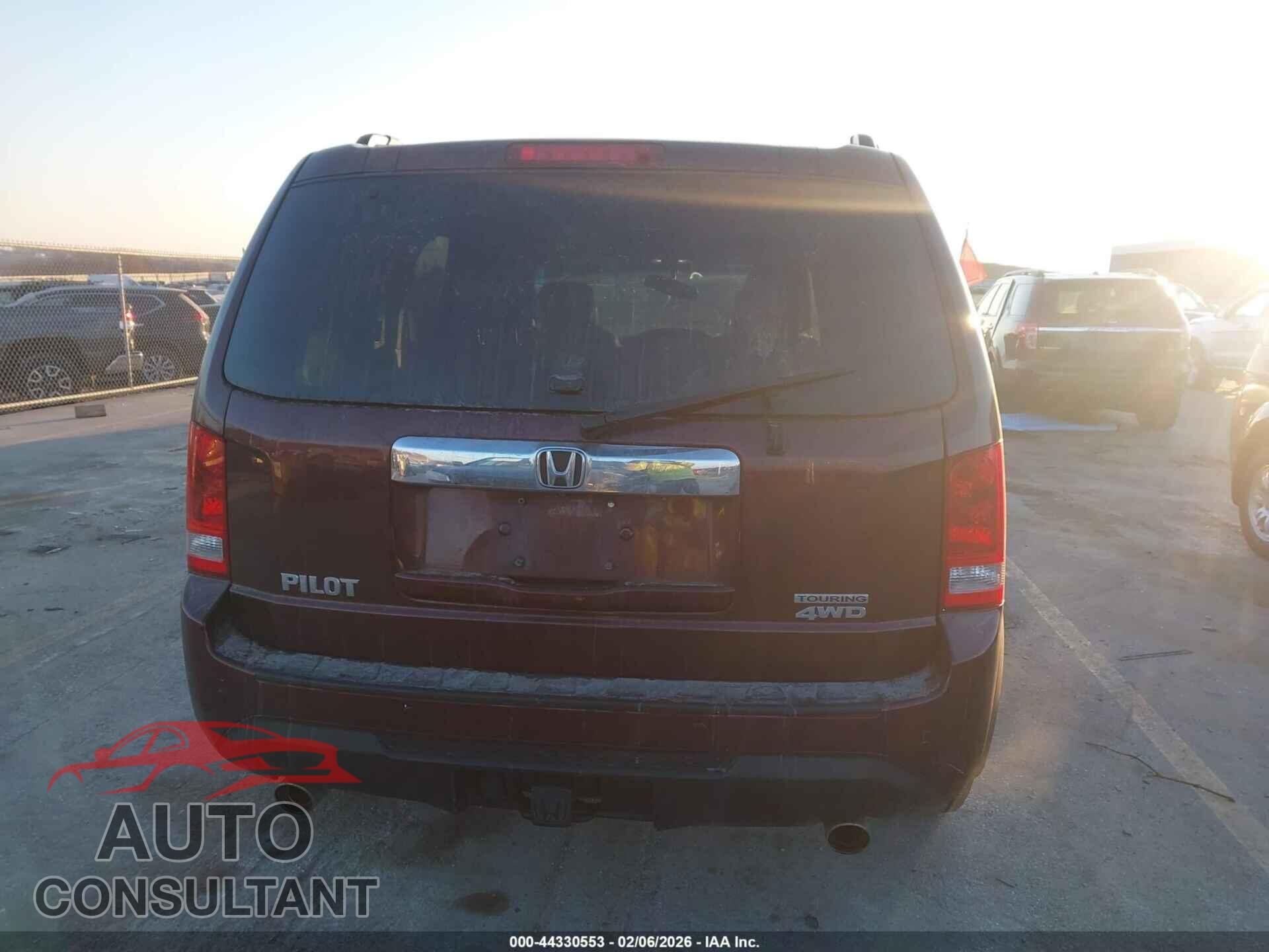HONDA PILOT 2015 - 5FNYF4H90FB007763