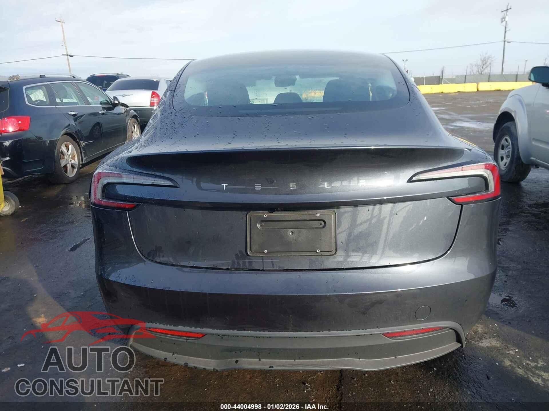 TESLA MODEL 3 2024 - 5YJ3E1EA5RF742933