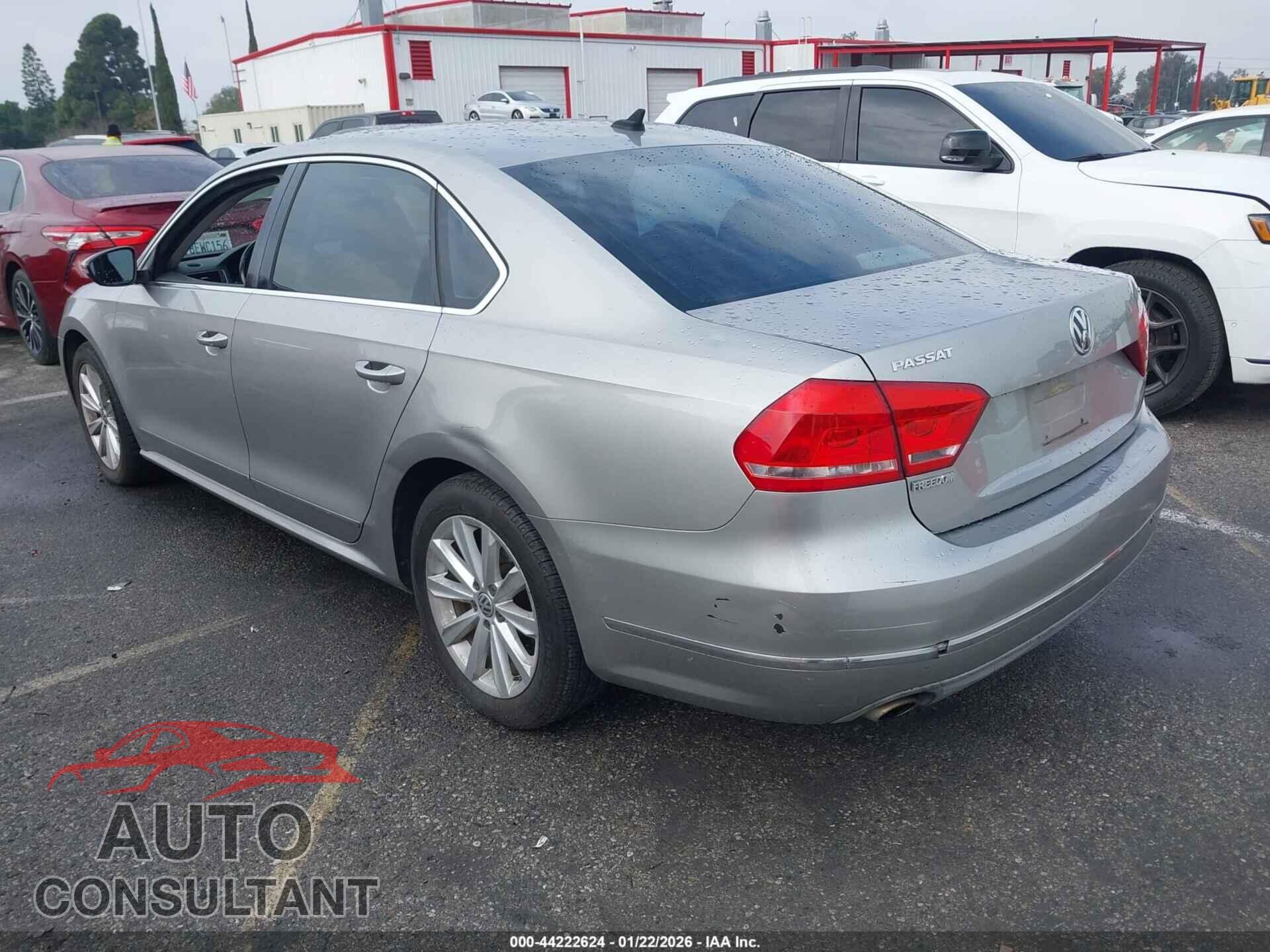 VOLKSWAGEN PASSAT 2012 - 1VWCP7A33CC091761