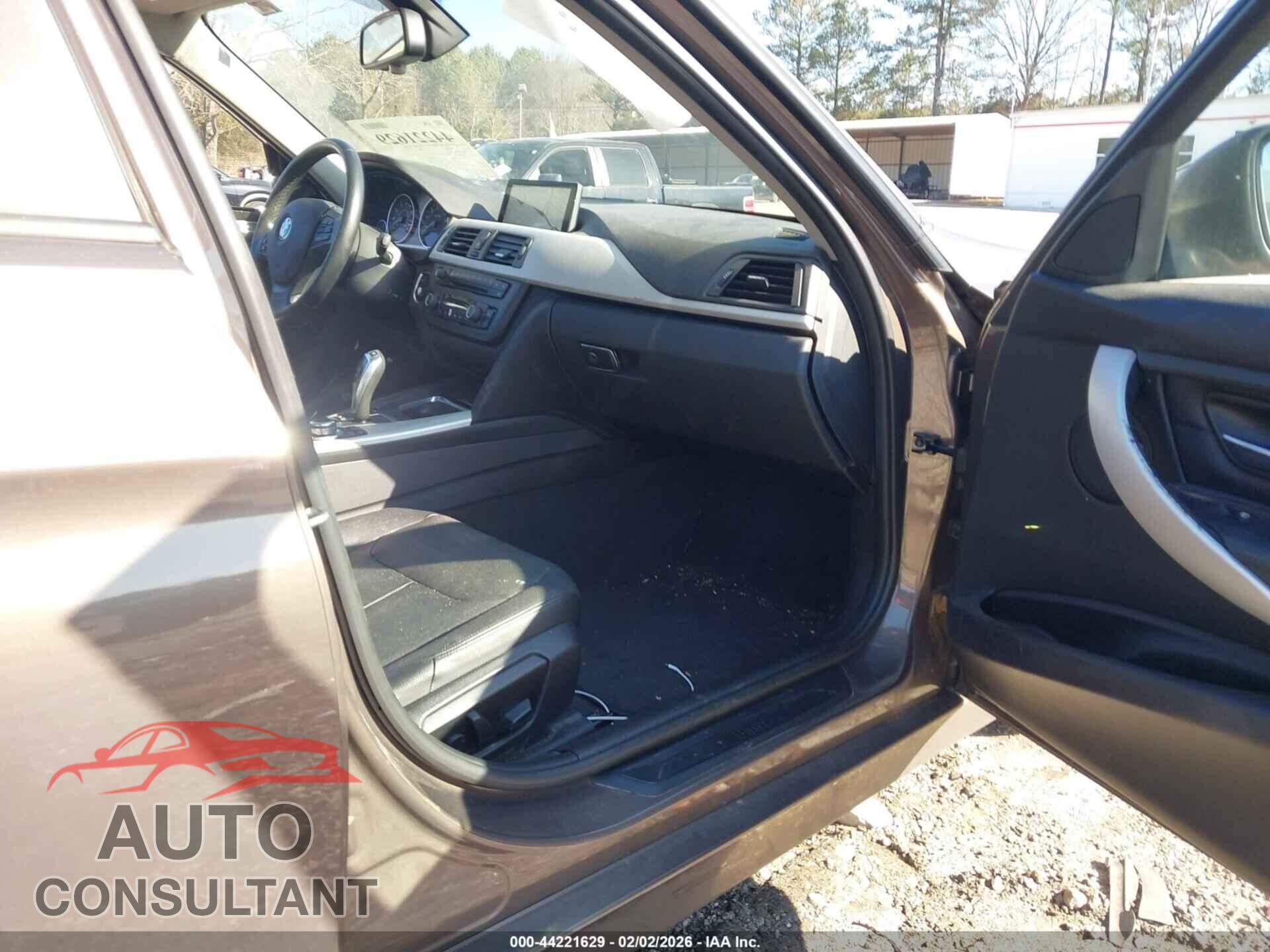 BMW 328I 2013 - WBA3A5G58DNP27109