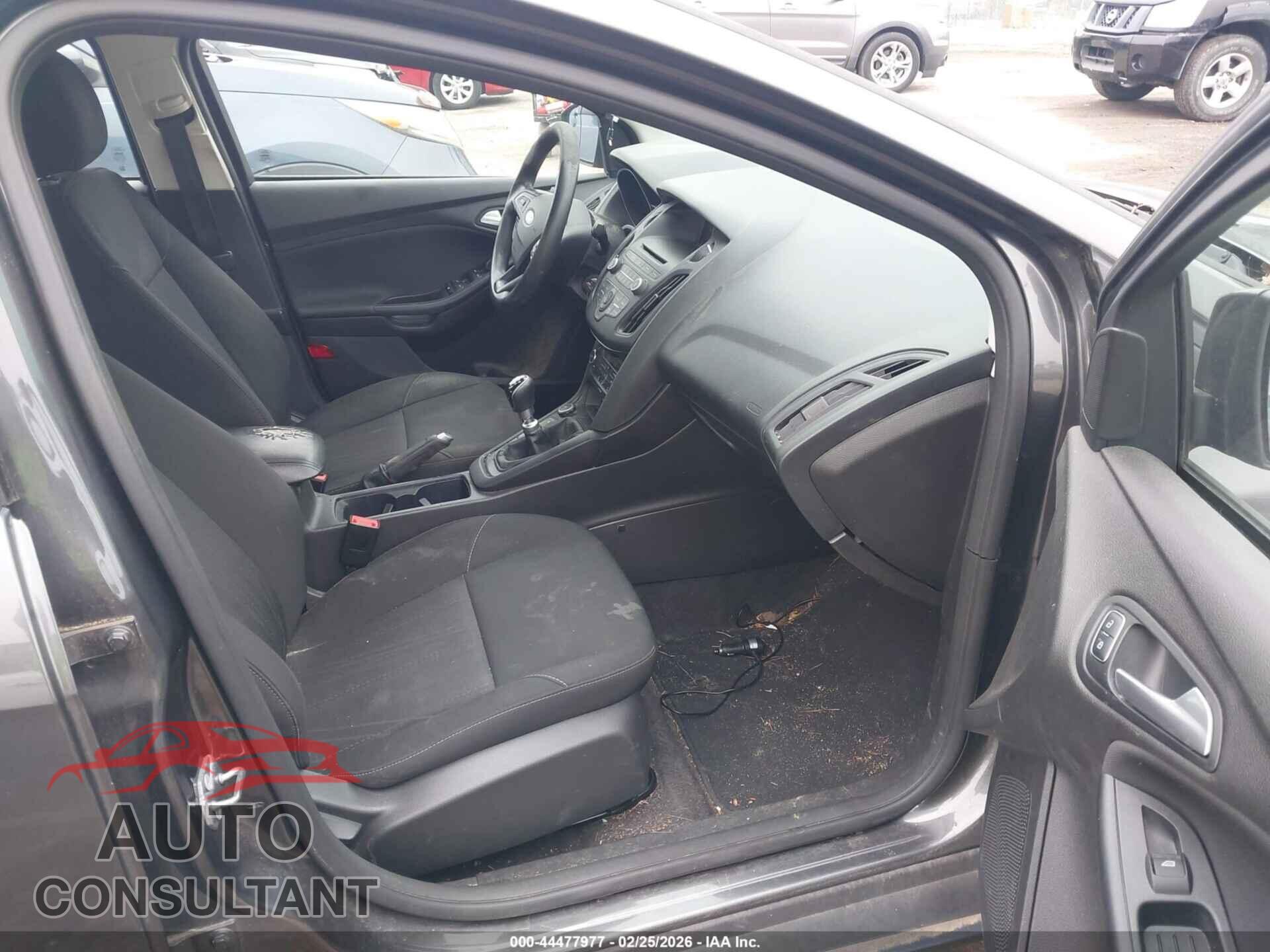 FORD FOCUS 2017 - 1FADP3FE8HL255948
