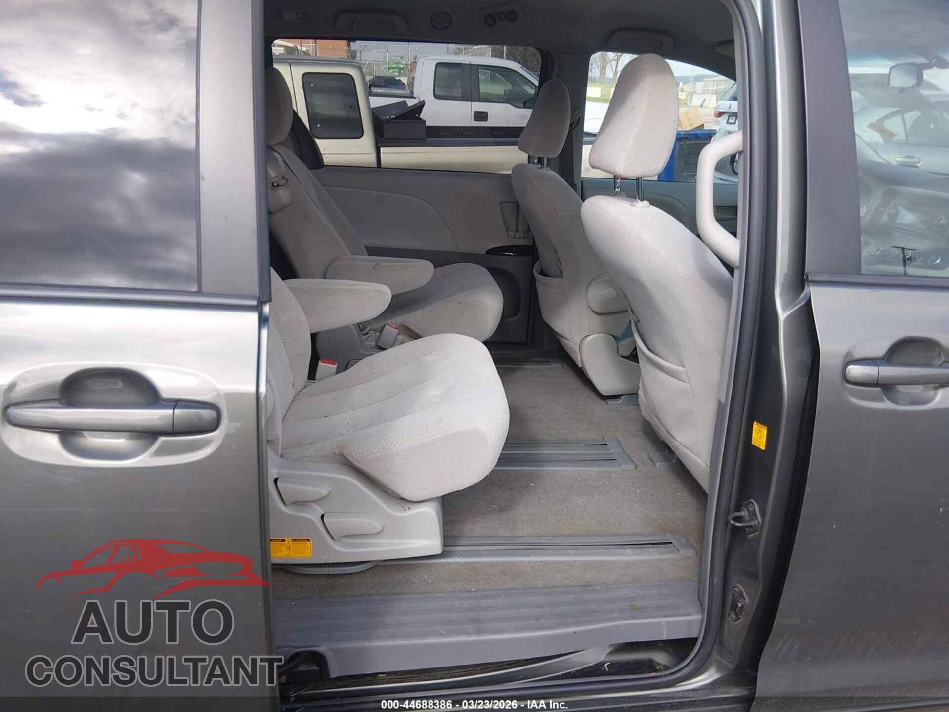 TOYOTA SIENNA 2012 - 5TDKA3DC9CS015366