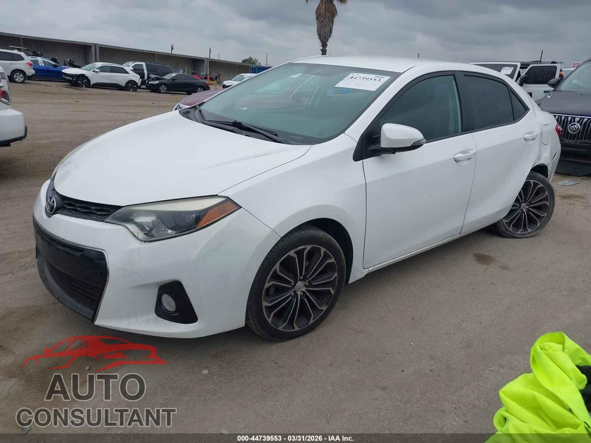 TOYOTA COROLLA 2015 - 5YFBURHE3FP359200