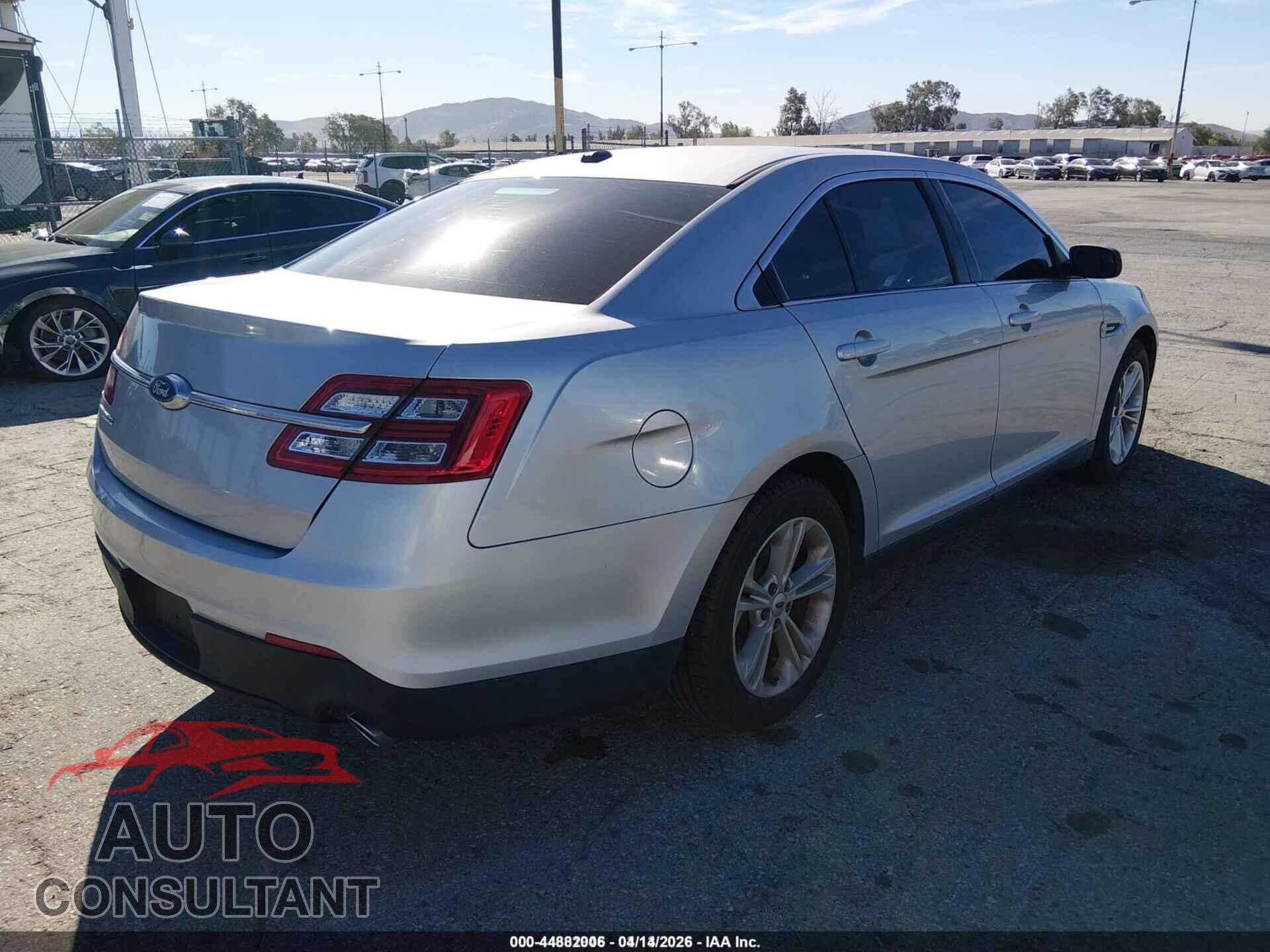 FORD TAURUS 2018 - 1FAHP2D81JG134038