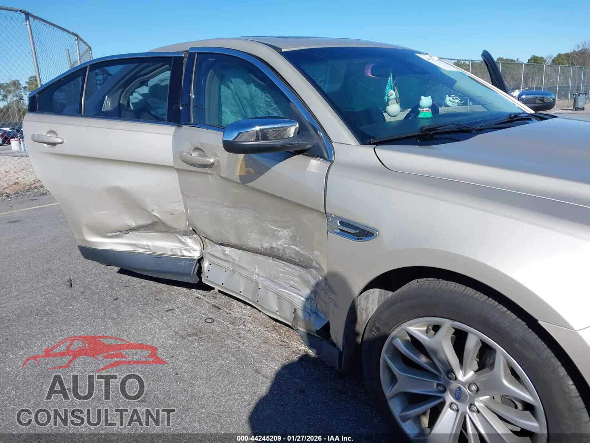 FORD TAURUS 2018 - 1FAHP2F82JG100848