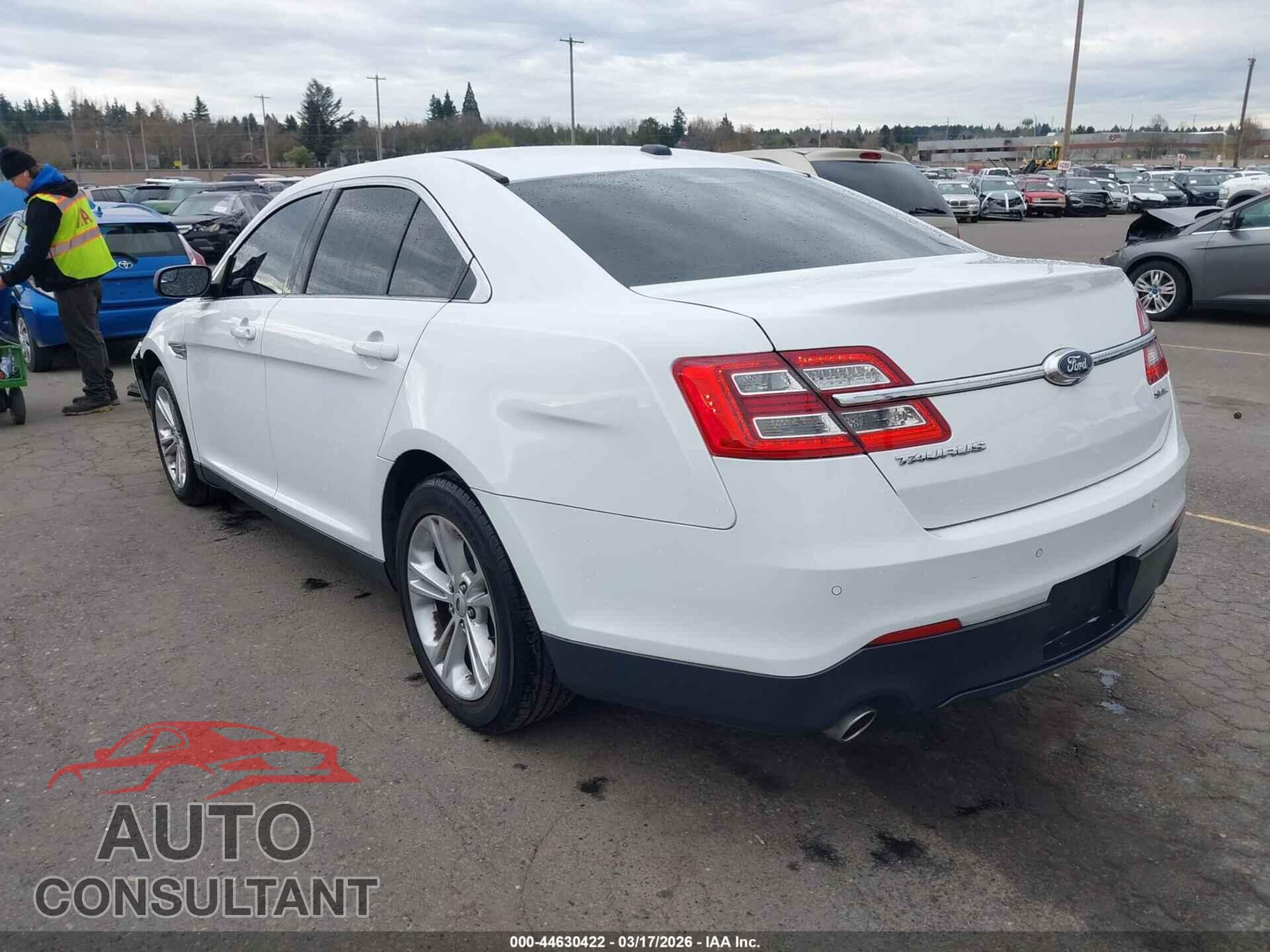 FORD TAURUS 2018 - 1FAHP2E87JG118814