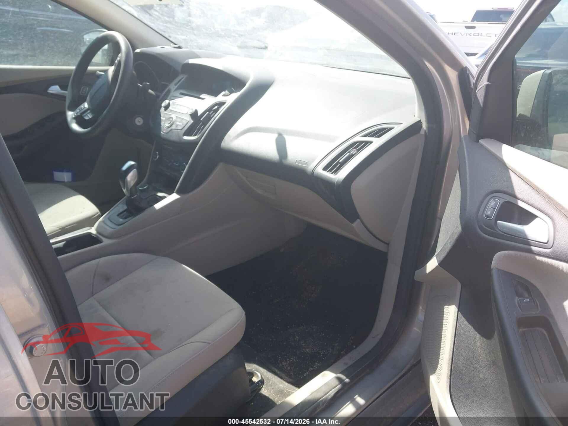FORD FOCUS 2015 - 1FADP3F28FL261249