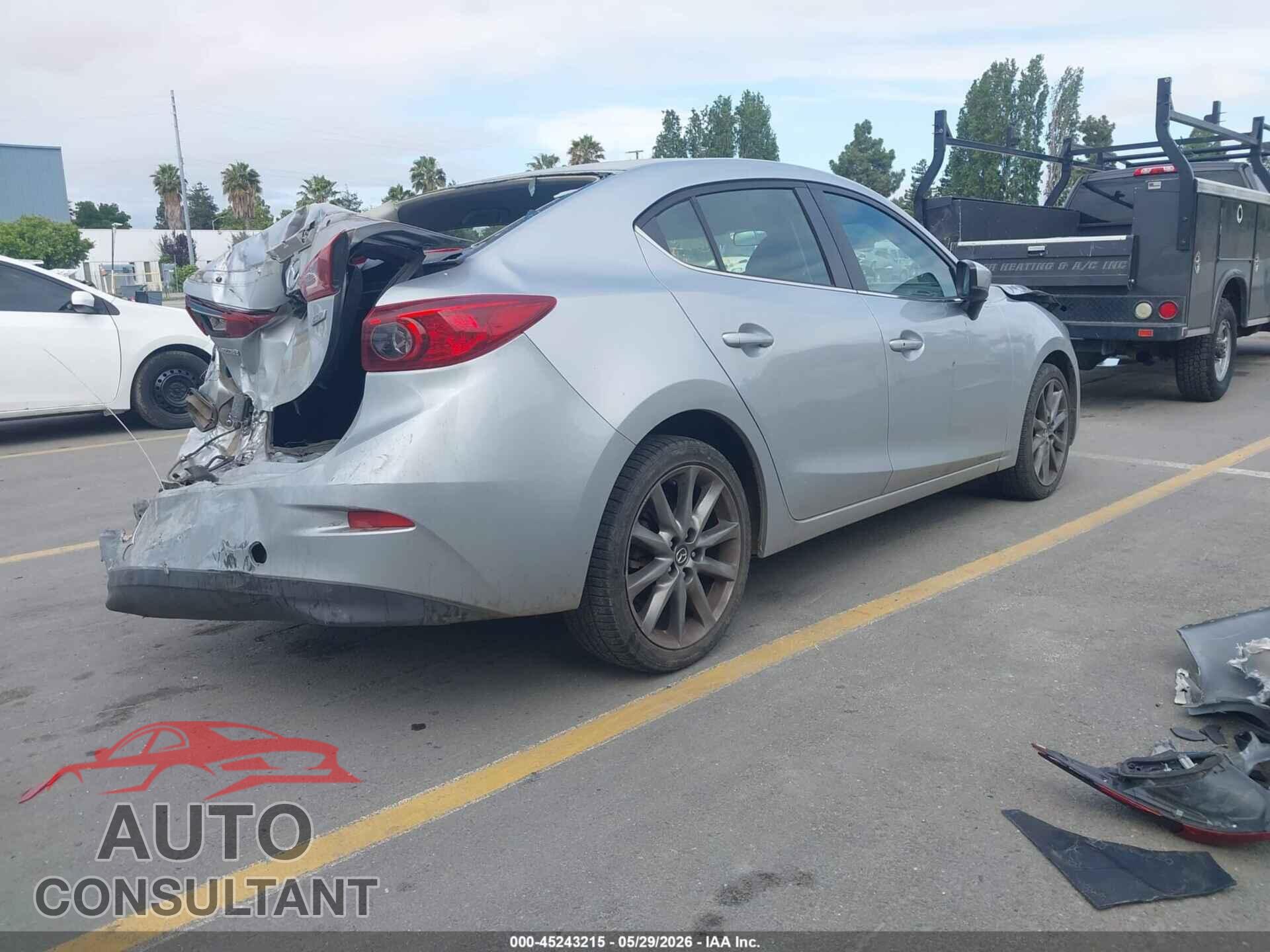 MAZDA MAZDA3 2018 - 3MZBN1V32JM207732