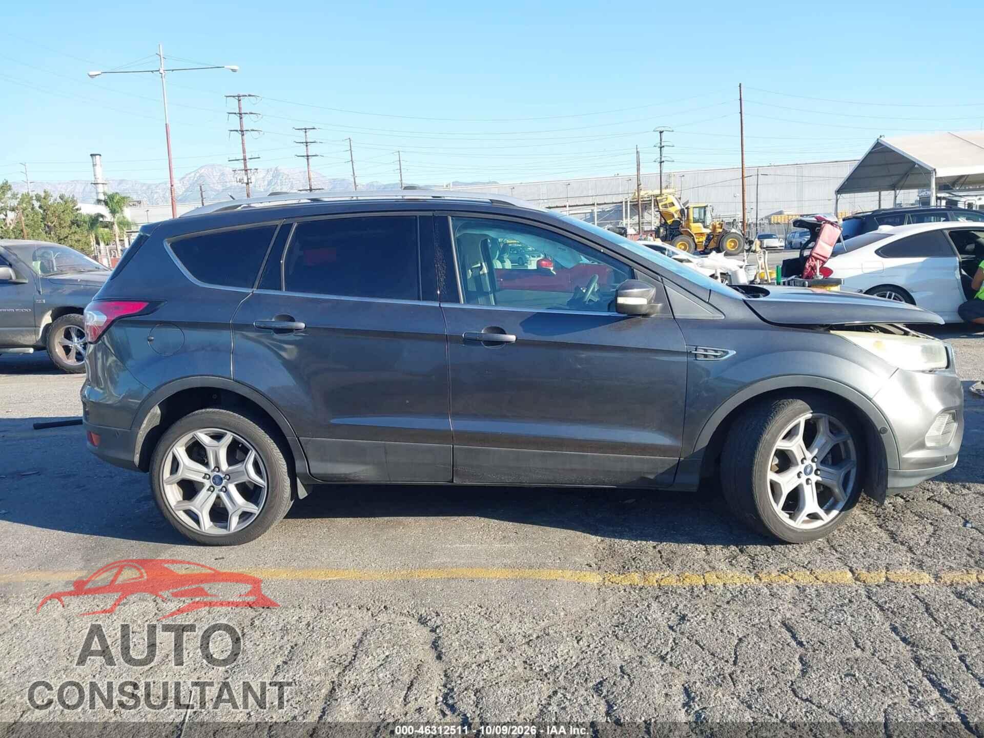 FORD ESCAPE 2017 - 1FMCU0J99HUD59331