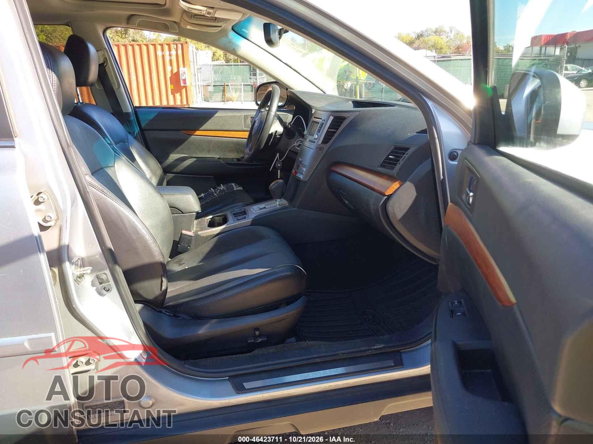 SUBARU OUTBACK 2014 - 4S4BRBLC2E3328585