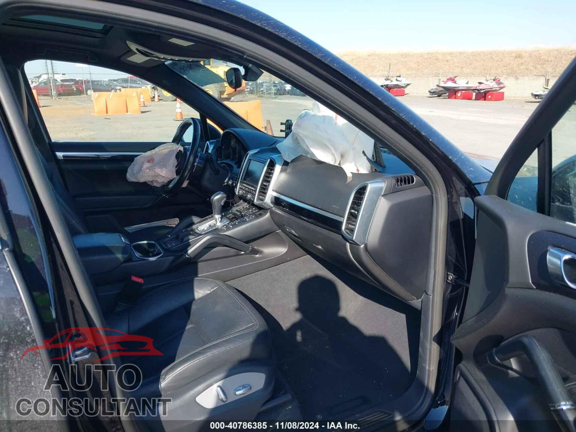 PORSCHE CAYENNE 2016 - WP1AA2A22GKA36007
