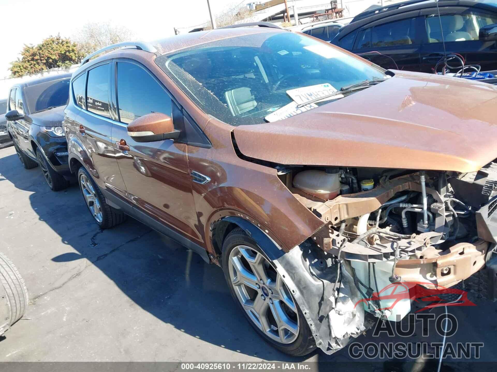FORD ESCAPE 2017 - 1FMCU0J98HUA04232