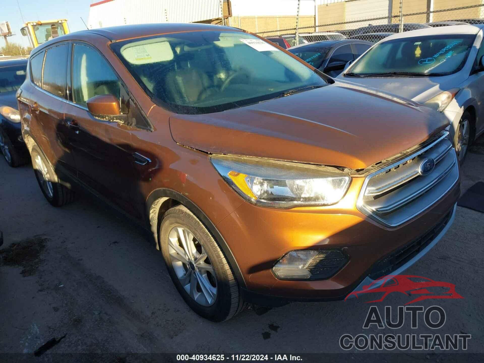 FORD ESCAPE 2017 - 1FMCU0GD8HUA53832