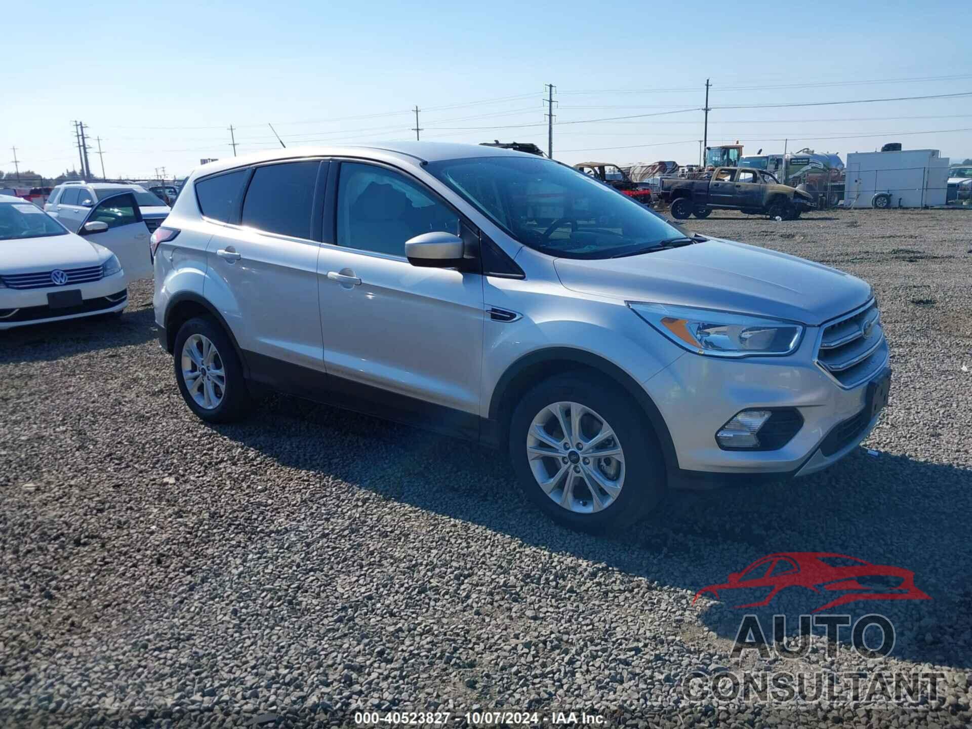 FORD ESCAPE 2017 - 1FMCU9GD7HUD12881
