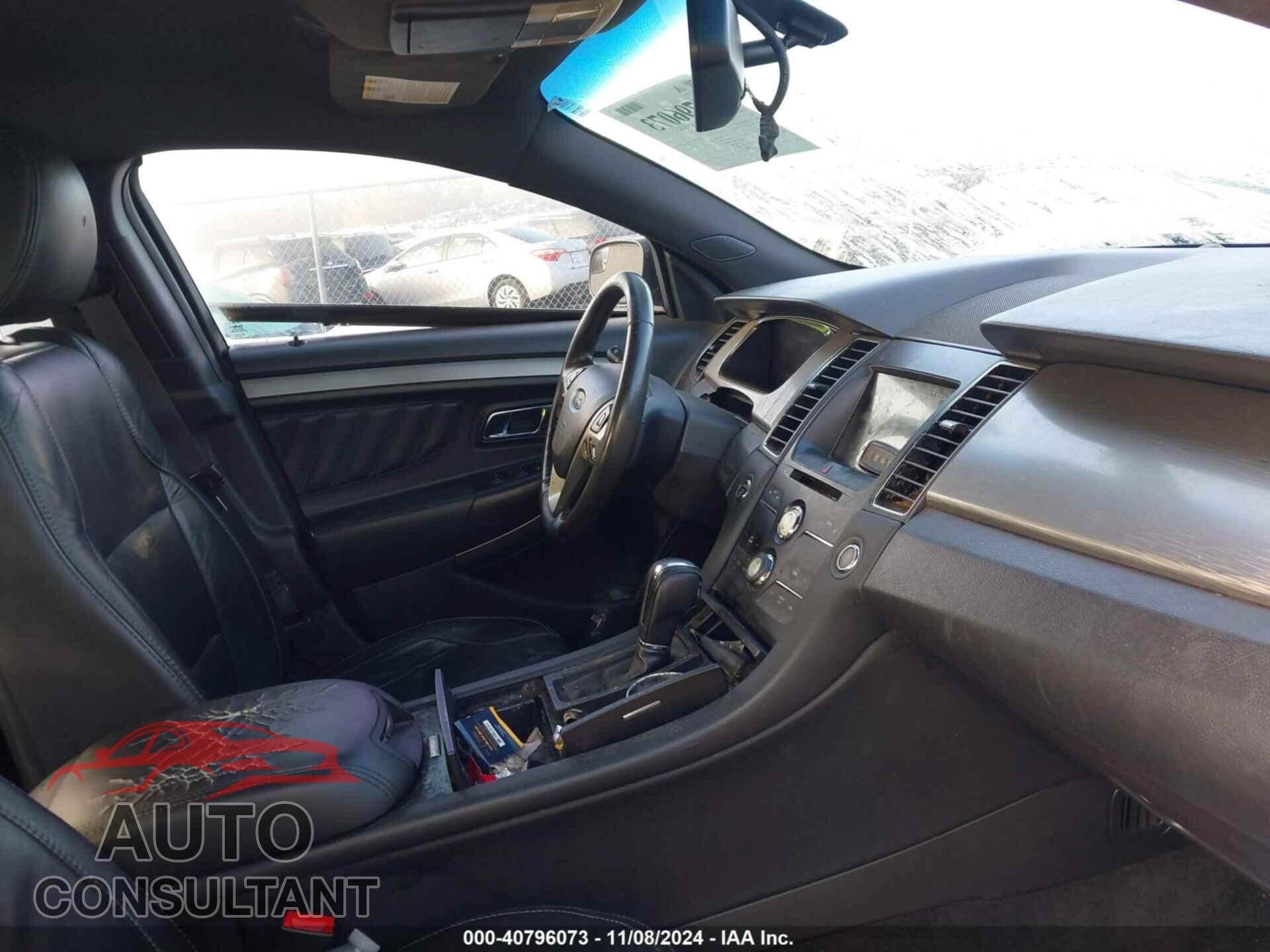 FORD TAURUS 2017 - 1FAHP2E82HG116561