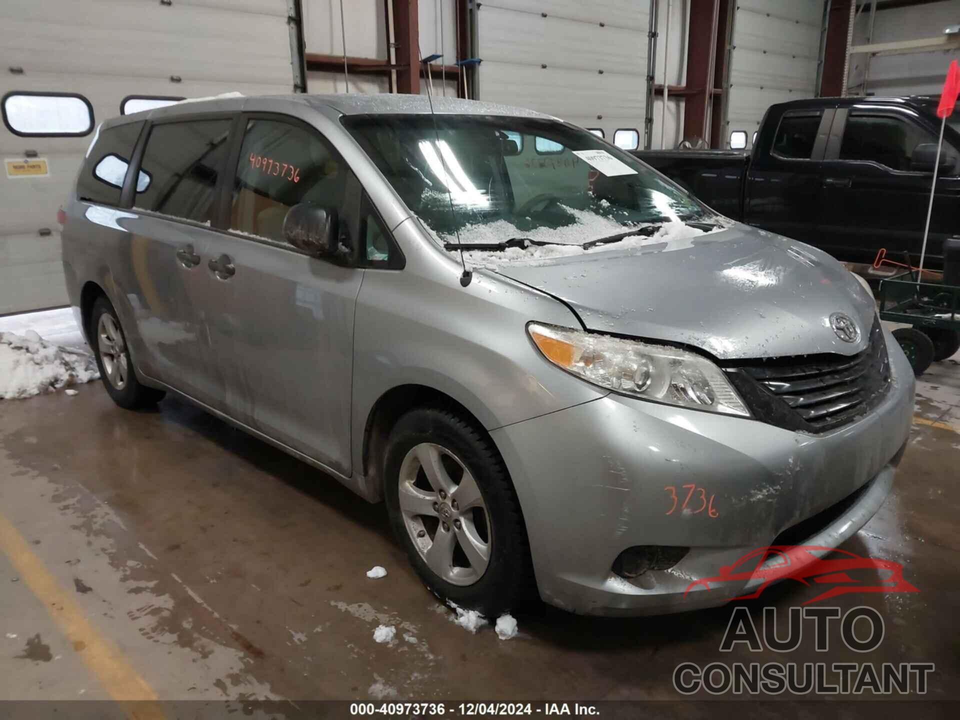 TOYOTA SIENNA 2011 - 5TDZK3DC2BS010567