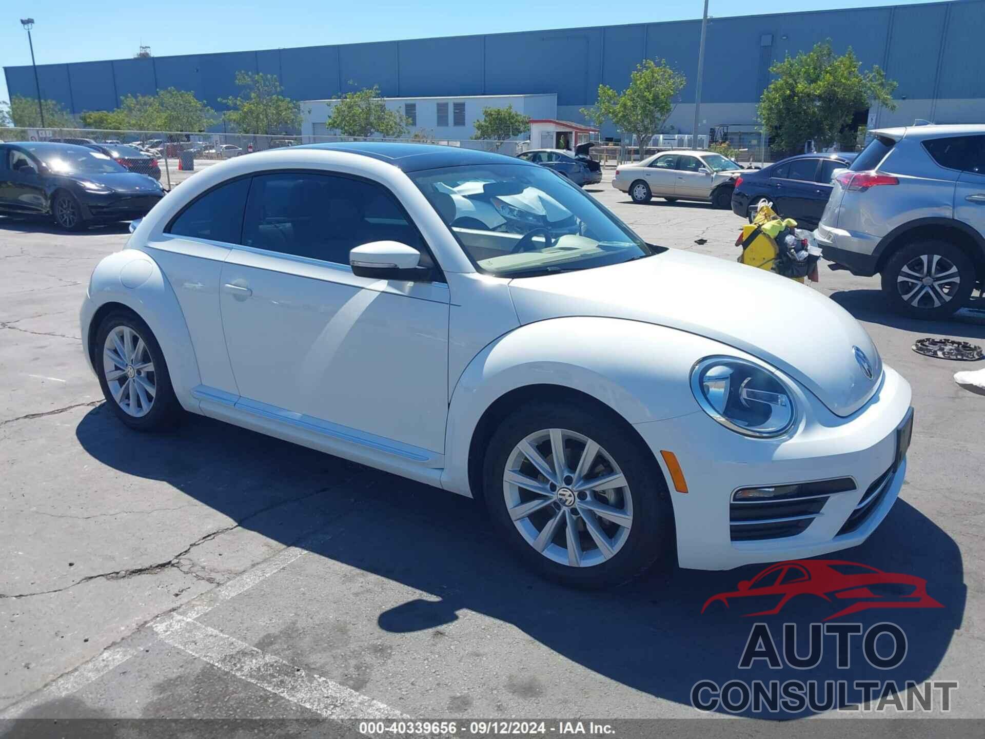 VOLKSWAGEN BEETLE 2018 - 3VWJD7AT9JM703103