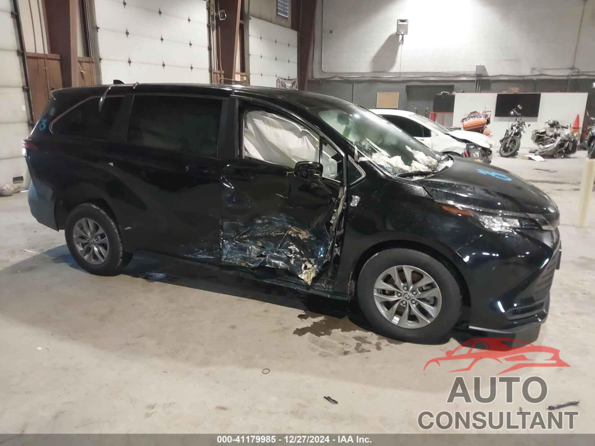 TOYOTA SIENNA 2022 - 5TDKRKEC4NS129621