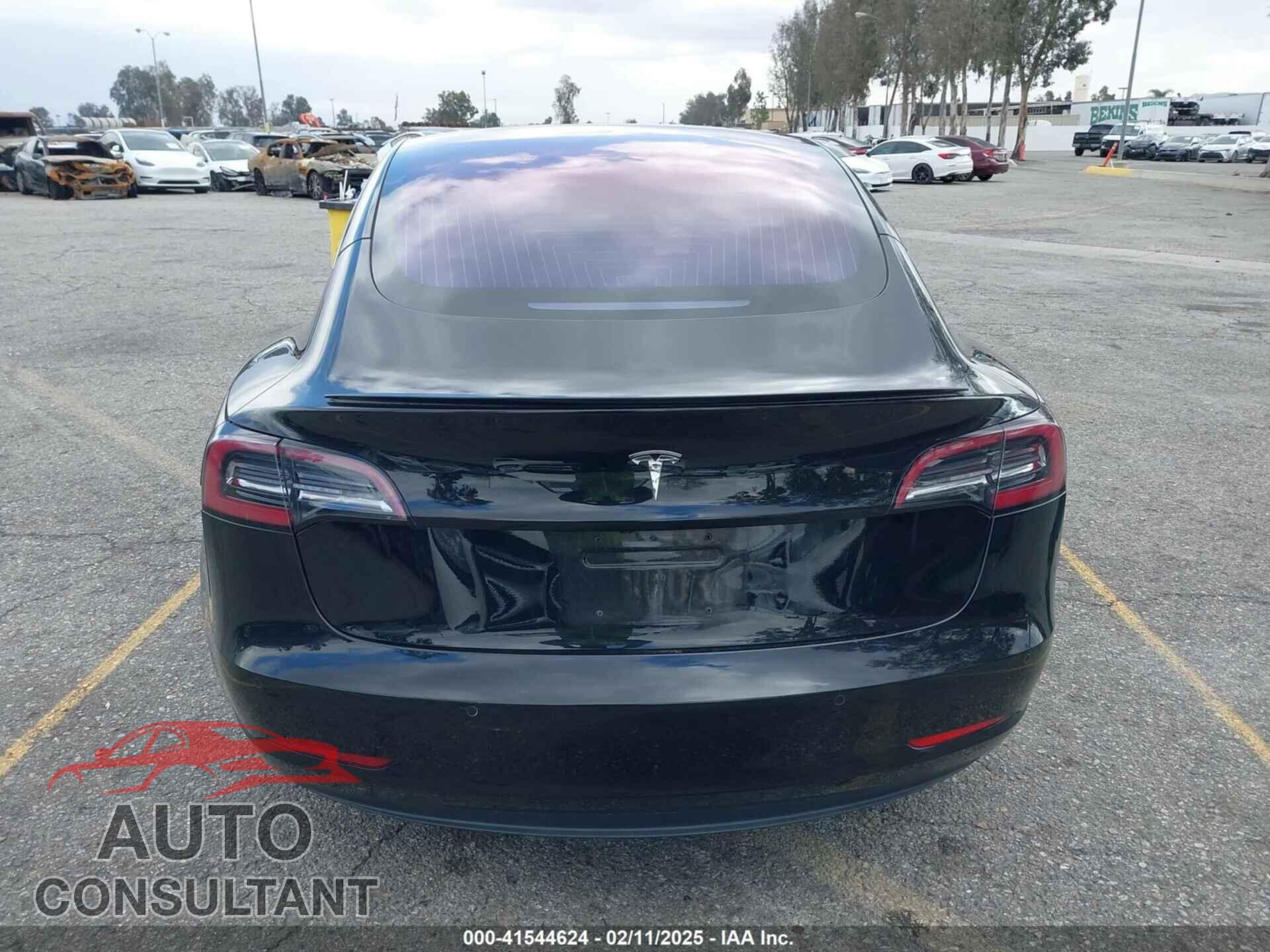 TESLA MODEL 3 2018 - 5YJ3E1EA9JF009384
