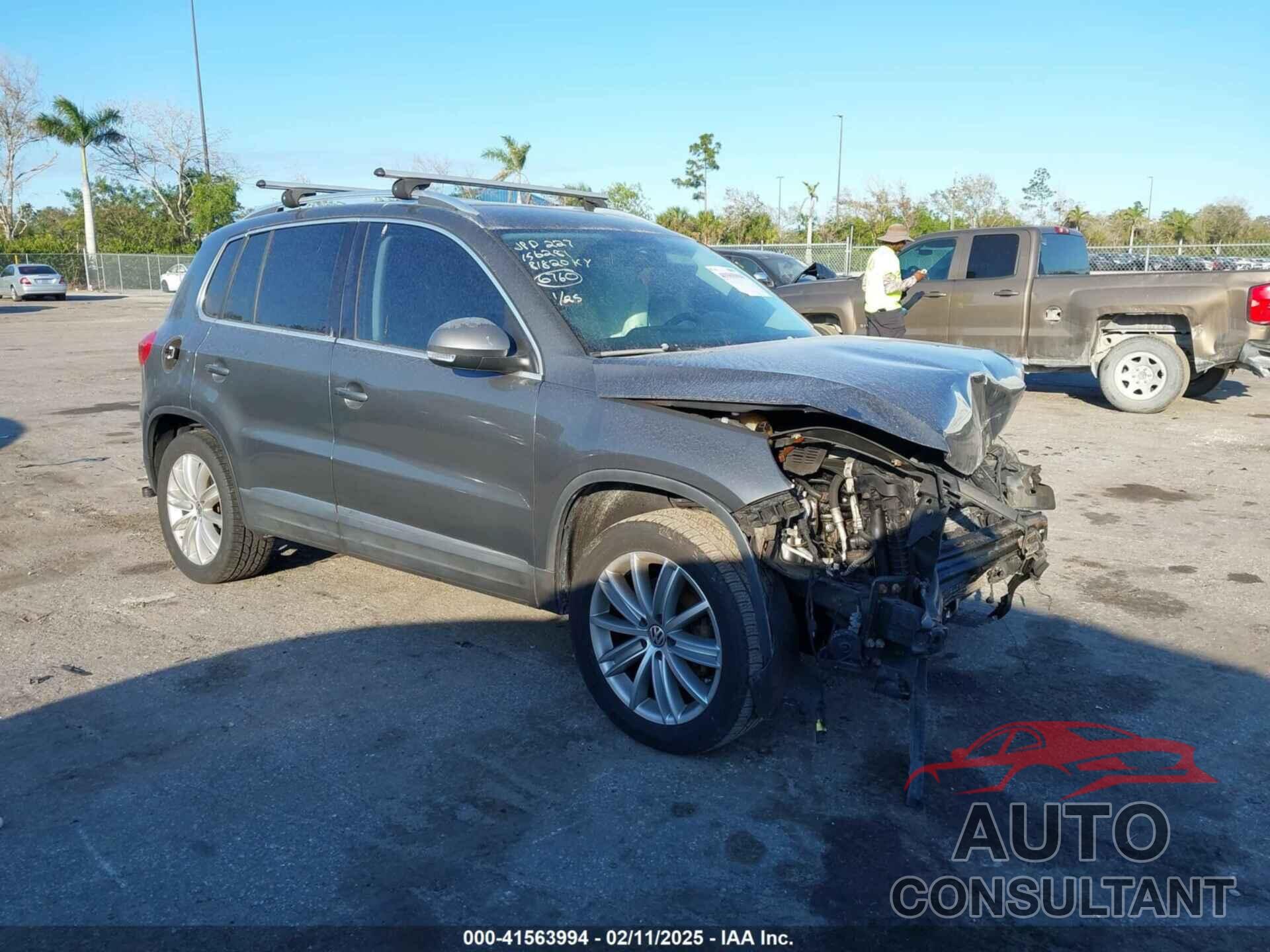 VOLKSWAGEN TIGUAN 2013 - WVGBV7AX1DW006760