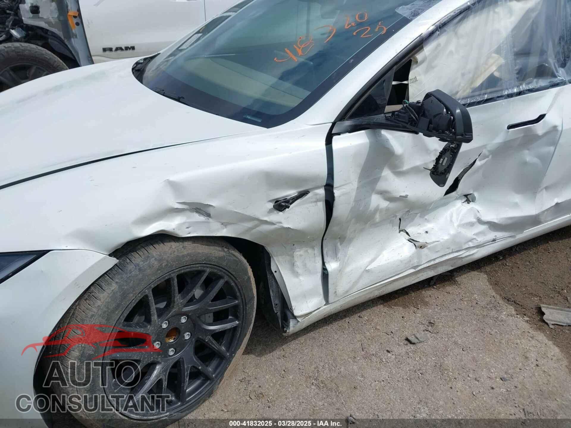 TESLA MODEL 3 2024 - 5YJ3E1EA2RF731663