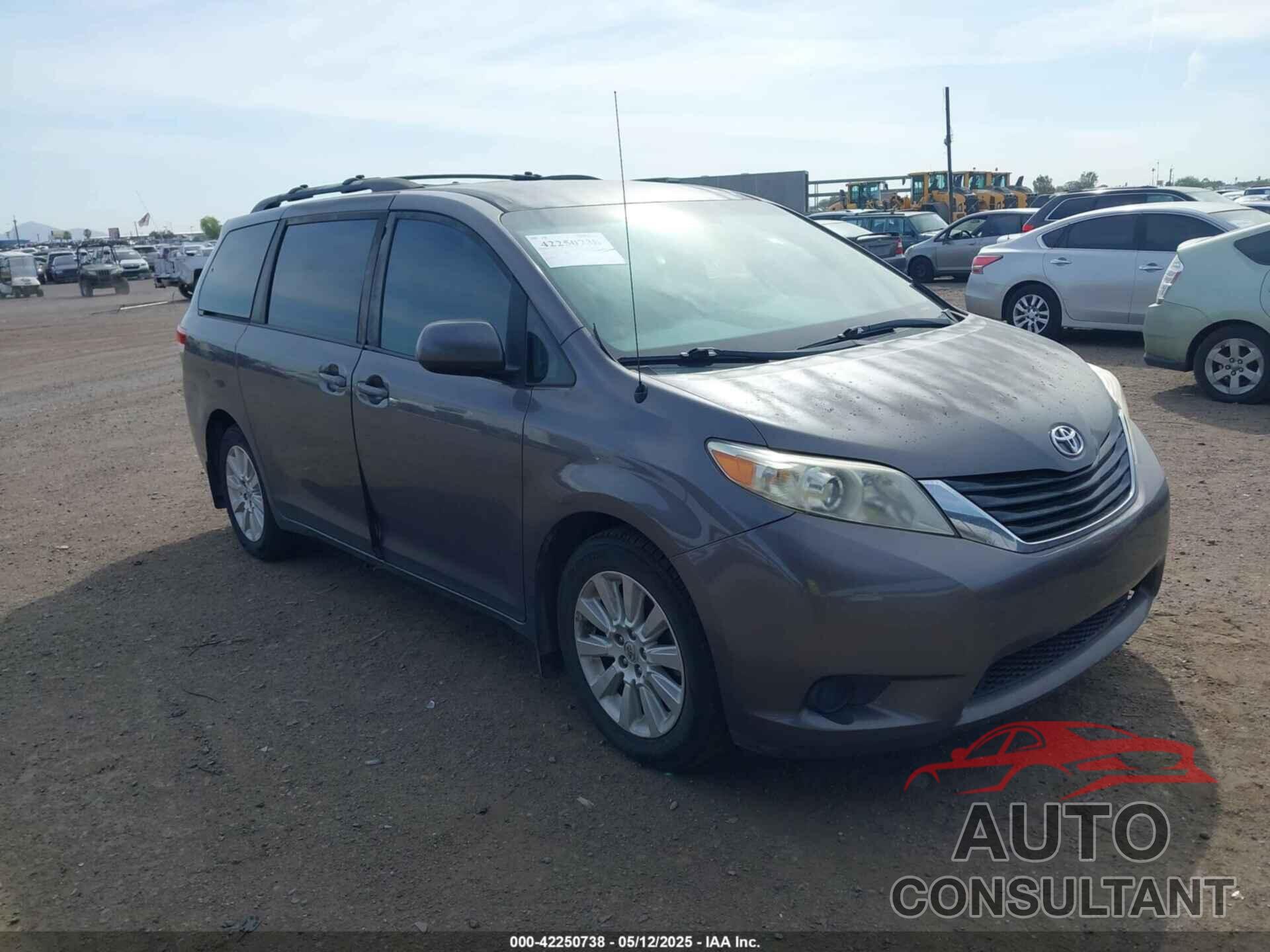TOYOTA SIENNA 2011 - 5TDJK3DC4BS010857