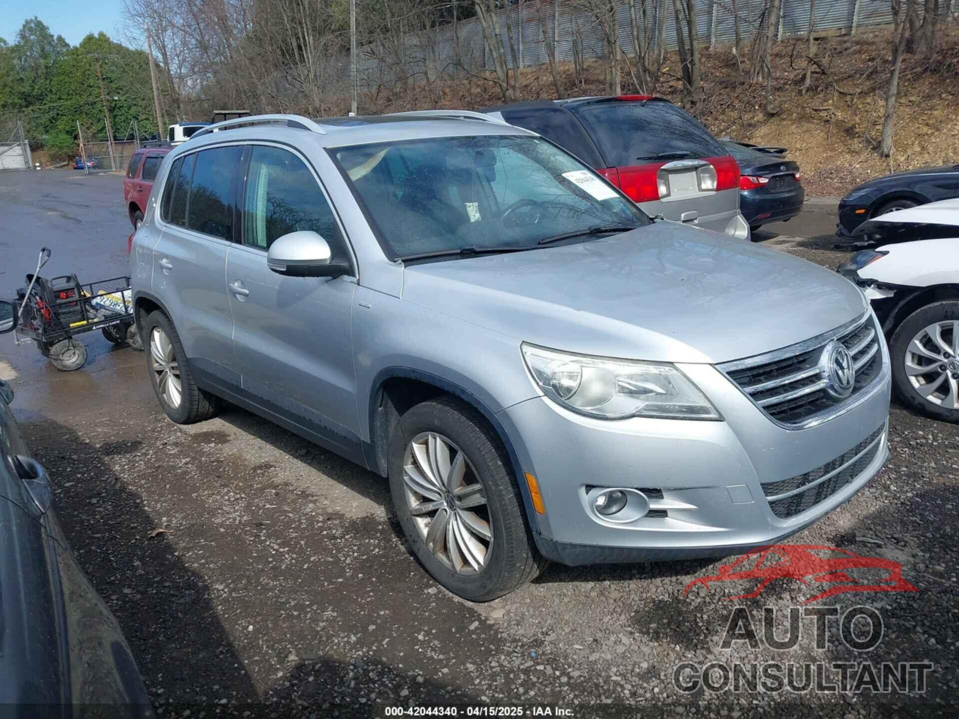VOLKSWAGEN TIGUAN 2010 - WVGBV7AX3AW519729