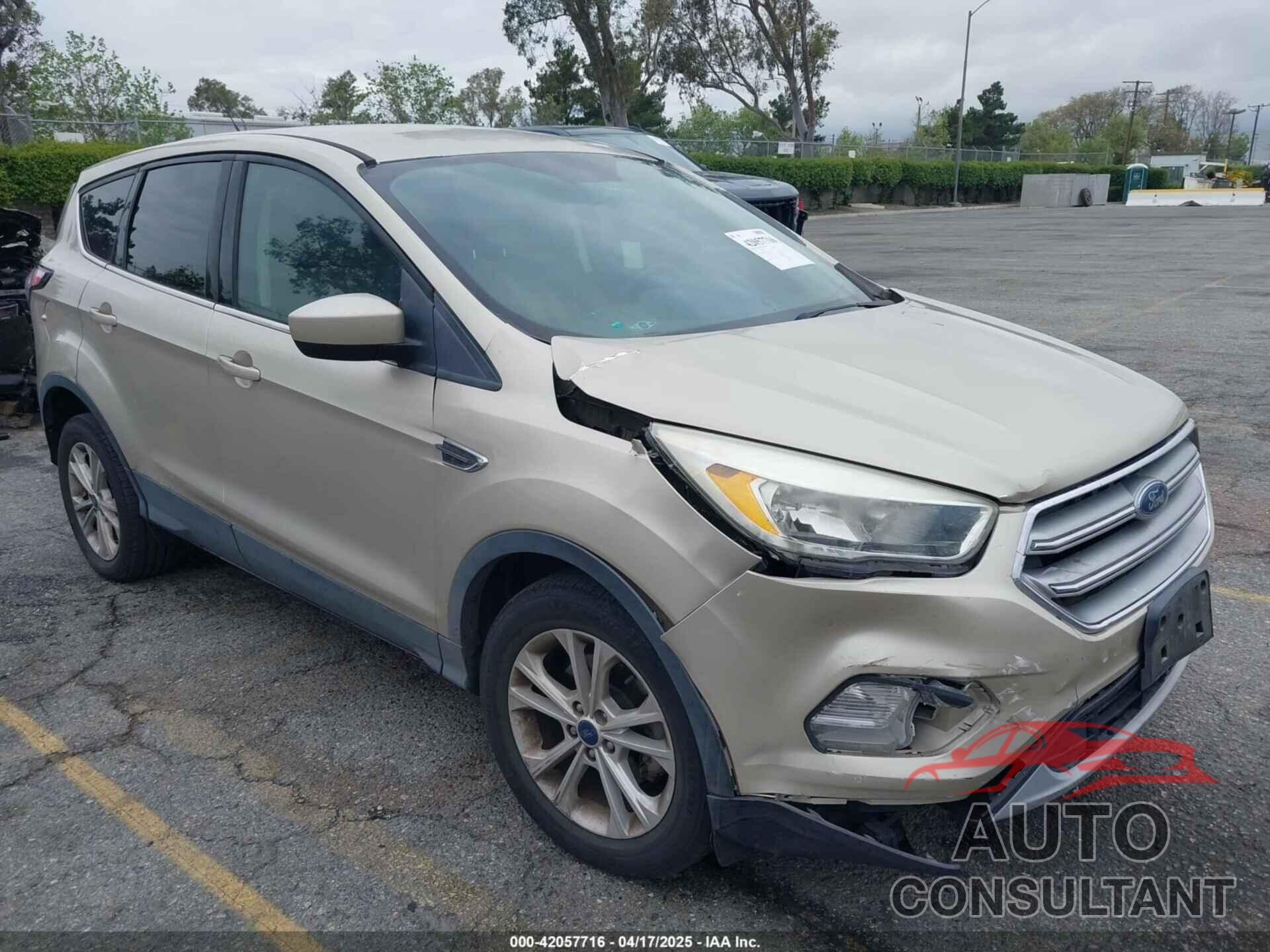 FORD ESCAPE 2017 - 1FMCU0GDXHUE37157