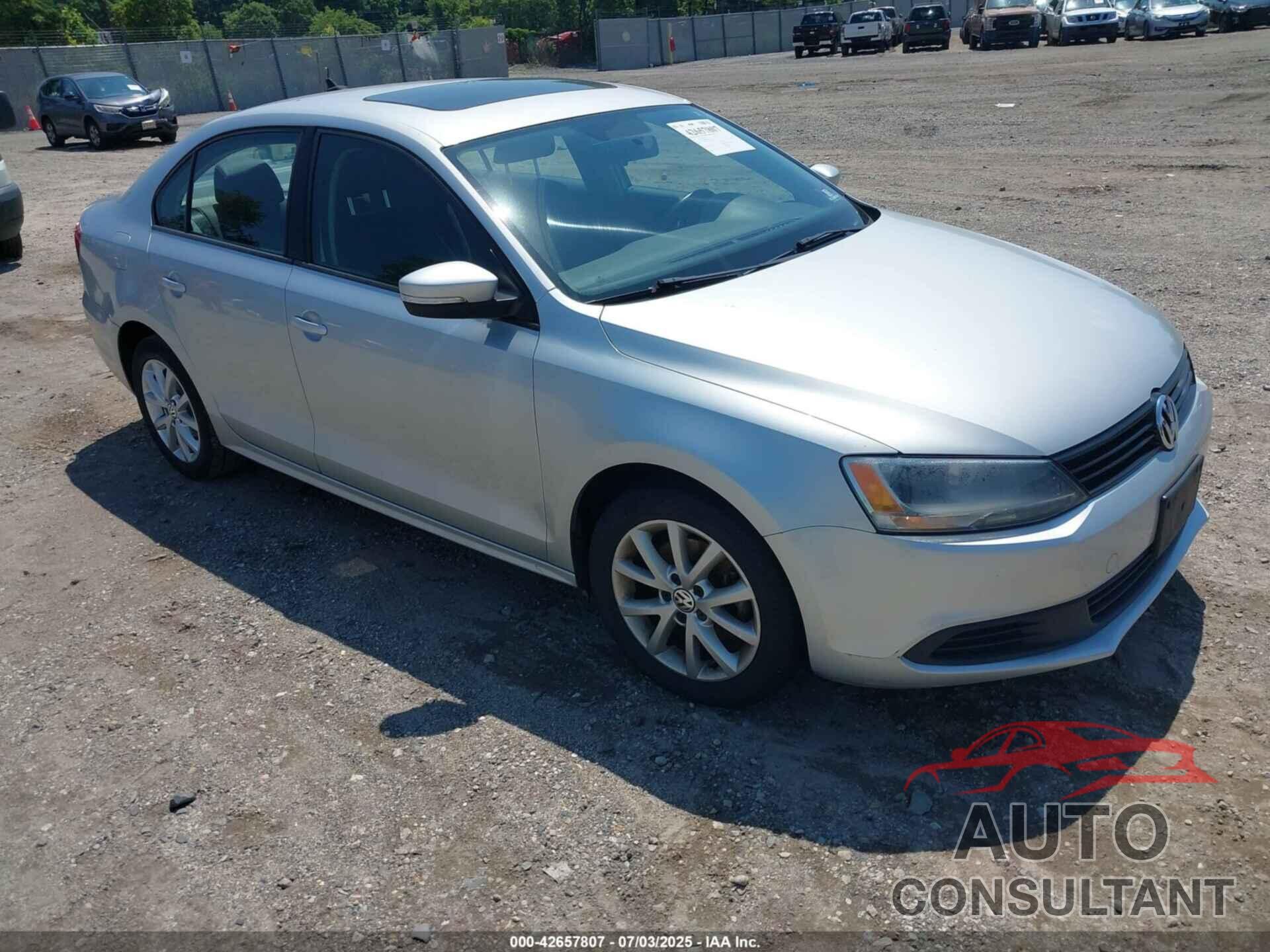 VOLKSWAGEN JETTA 2011 - 3VWDZ7AJXBM319068