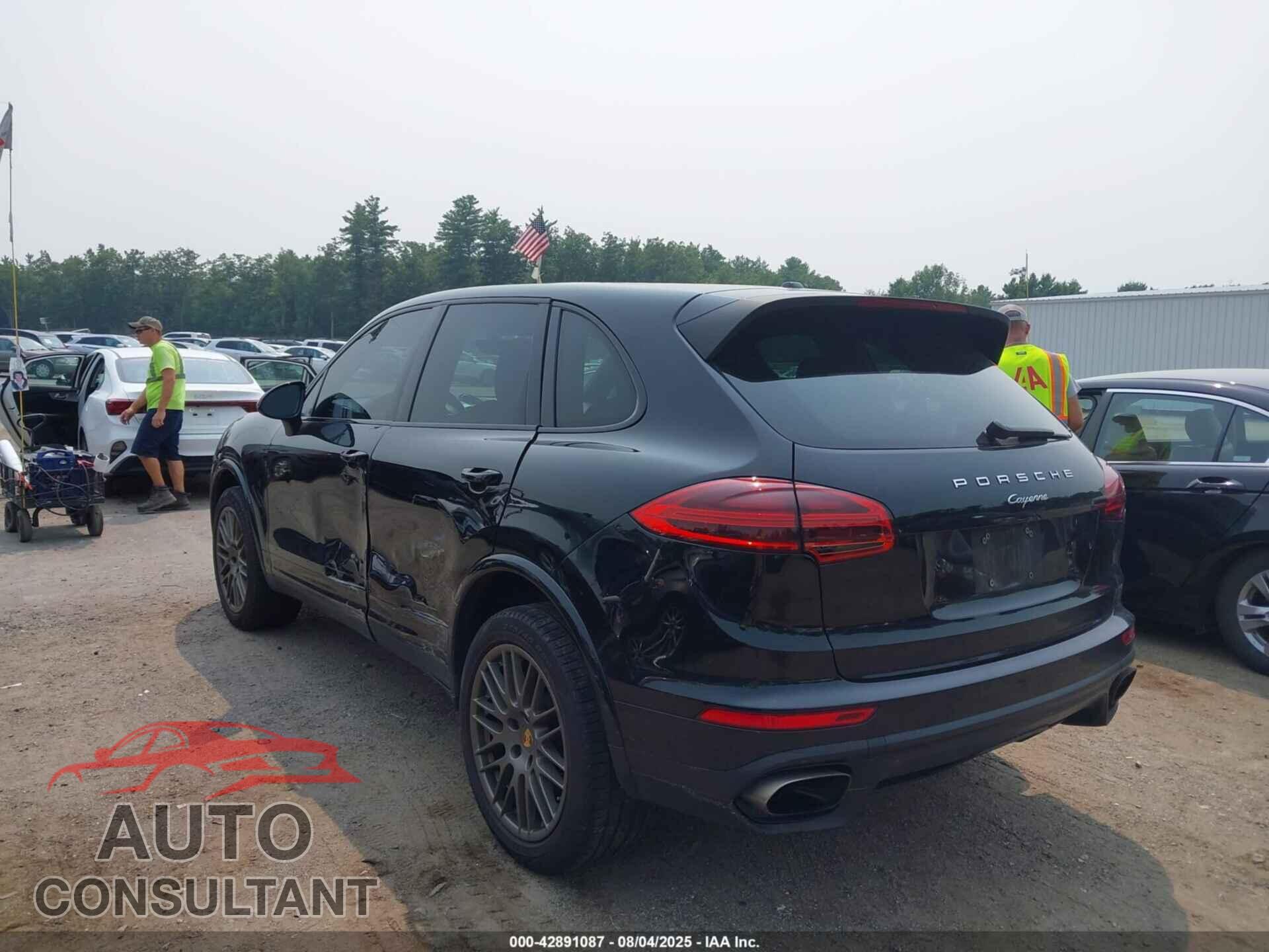 PORSCHE CAYENNE 2017 - WP1AA2A24HKA83525
