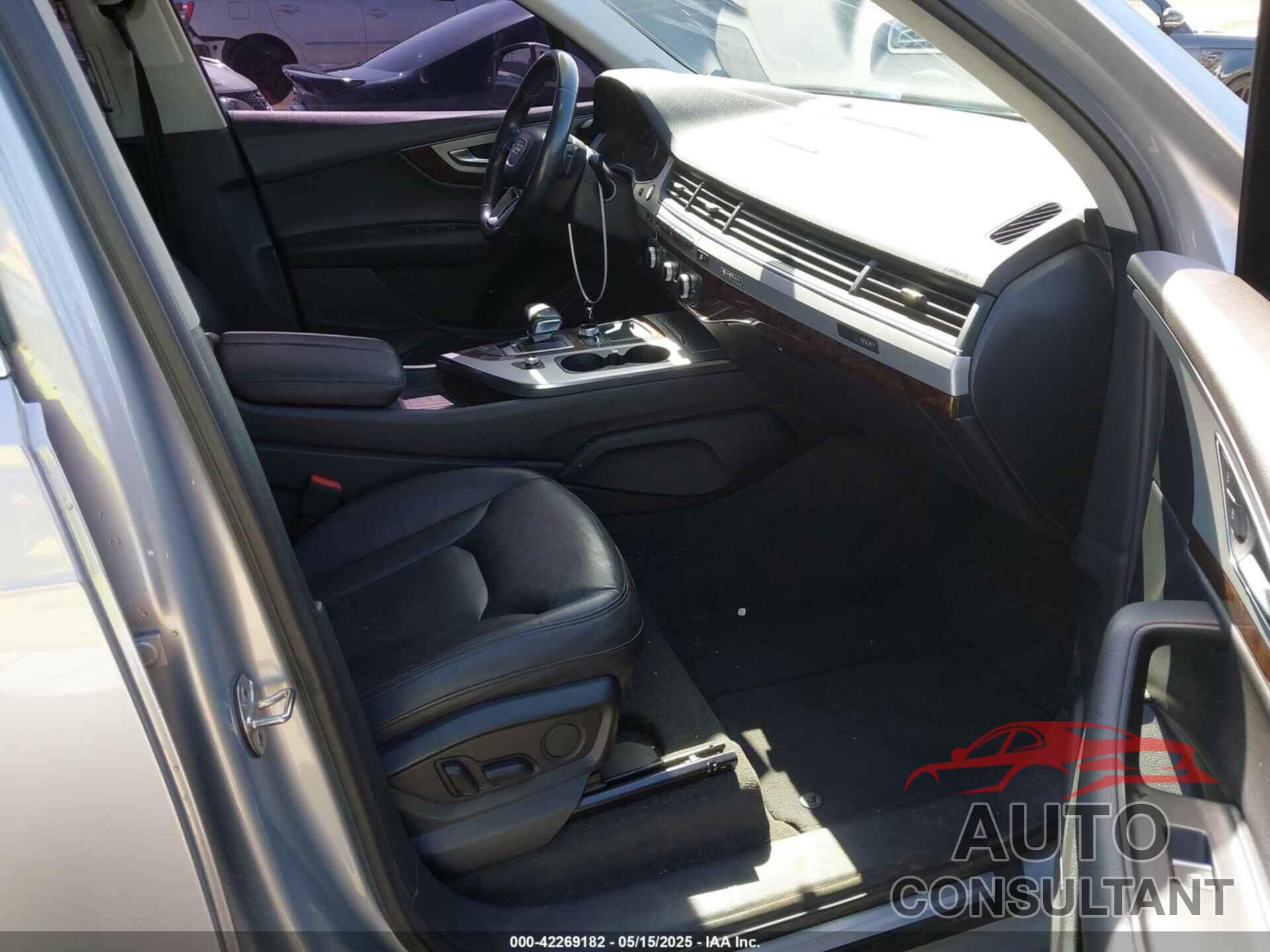 AUDI Q7 2018 - WA1LHAF72JD016138