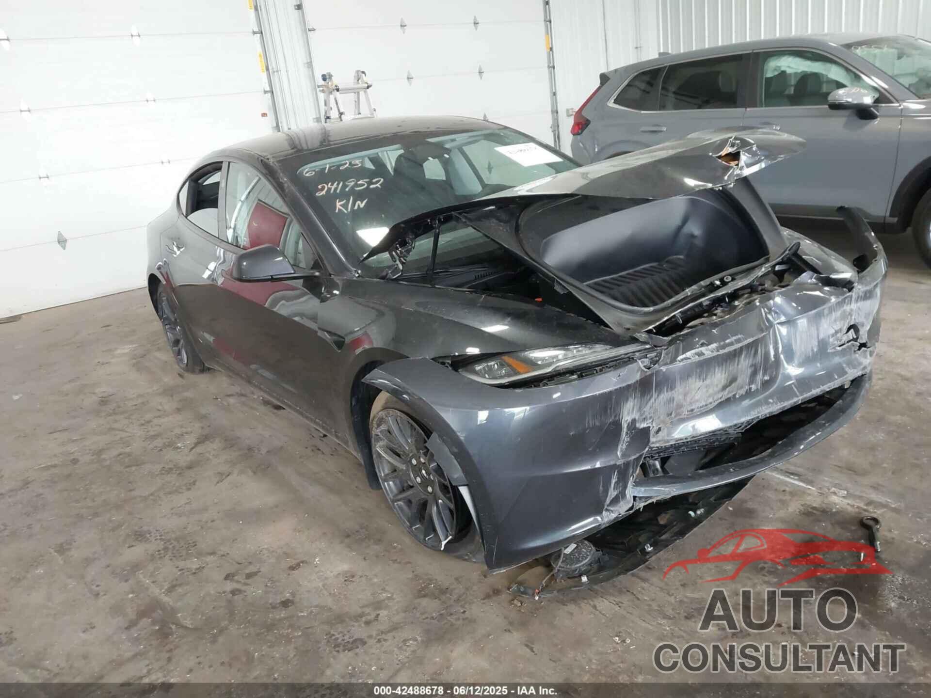 TESLA MODEL 3 2025 - 5YJ3E1EA4SF007401