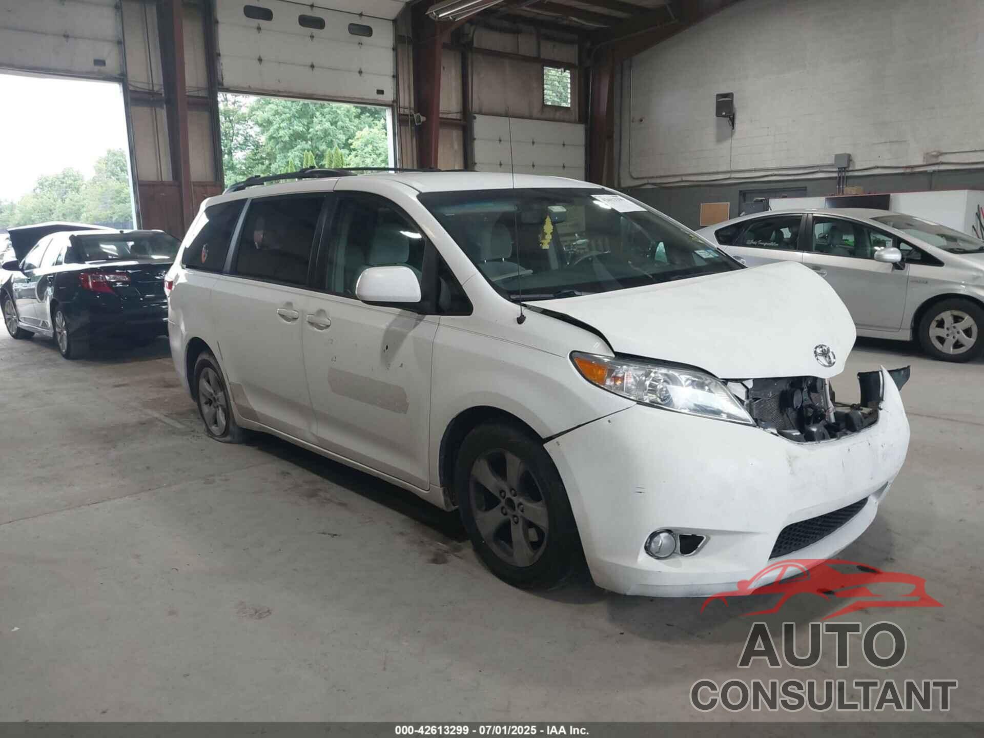 TOYOTA SIENNA 2011 - 5TDKK3DC7BS002160