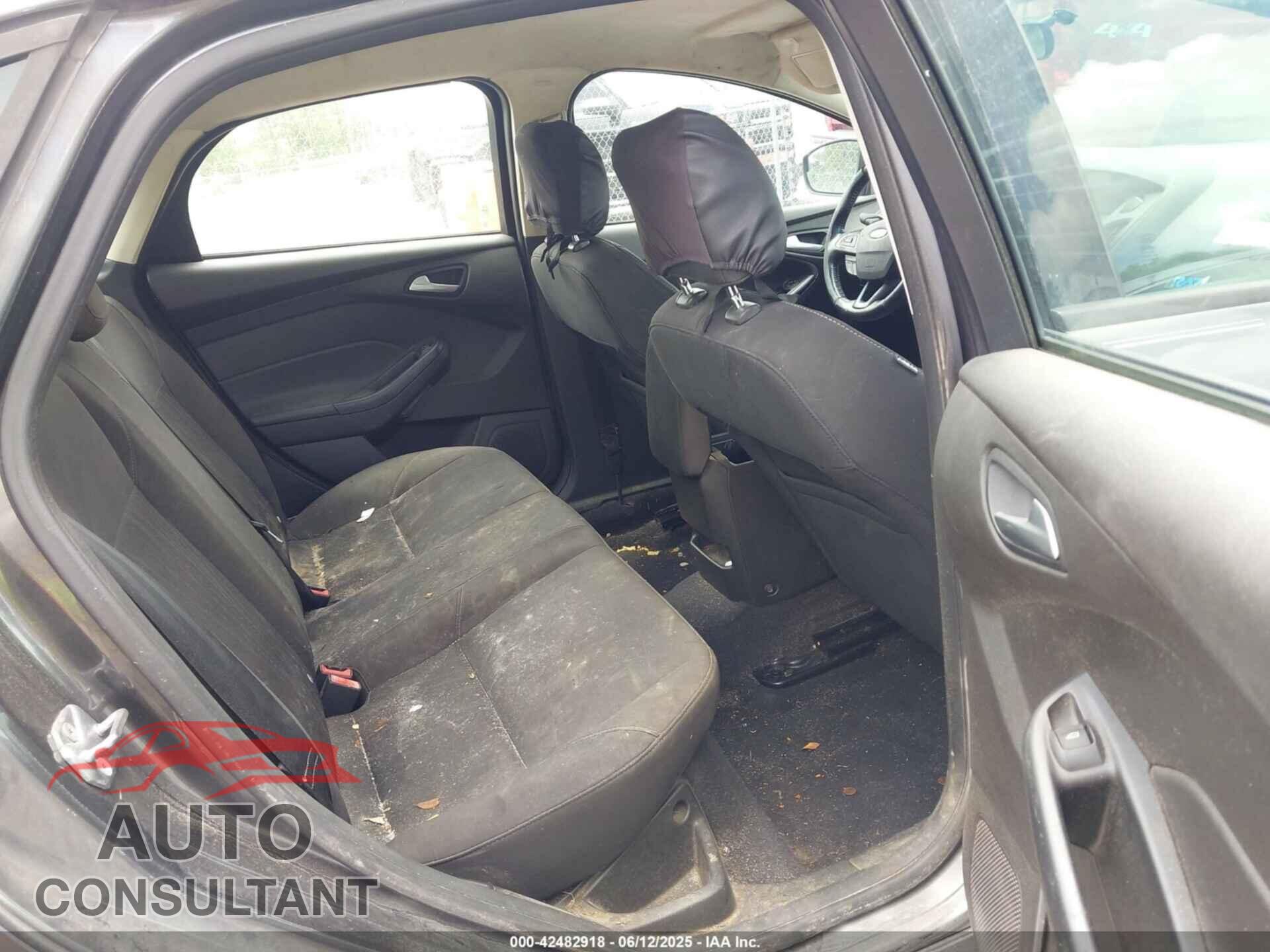 FORD FOCUS 2016 - 1FADP3F2XGL279785