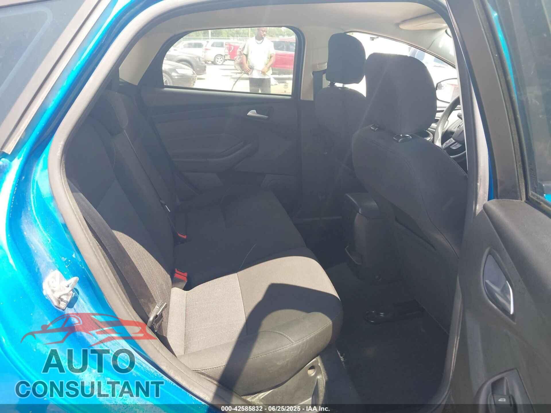 FORD FOCUS 2016 - 1FADP3K22GL310193